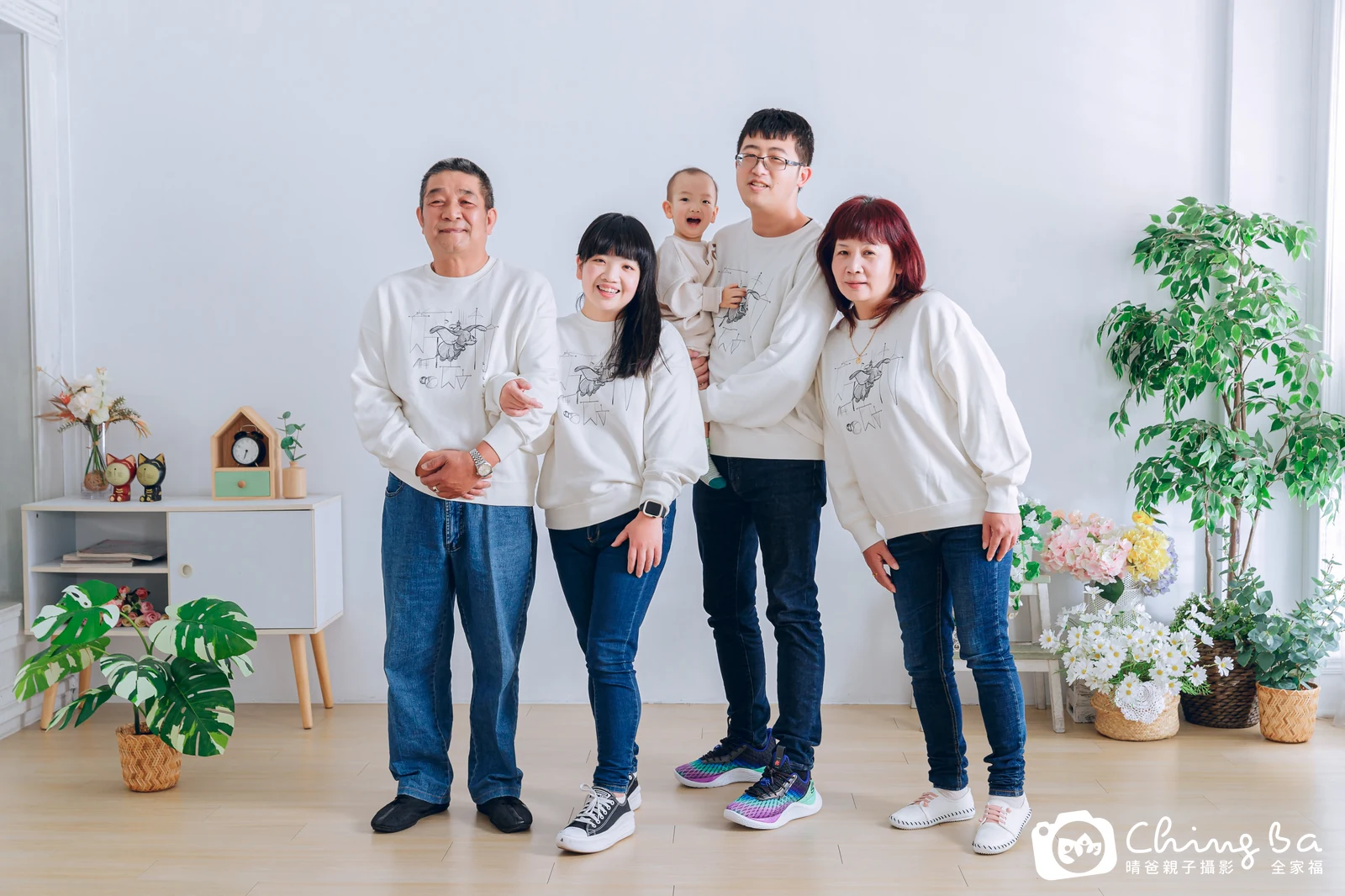 台中攝影棚的家族全家福紀念照