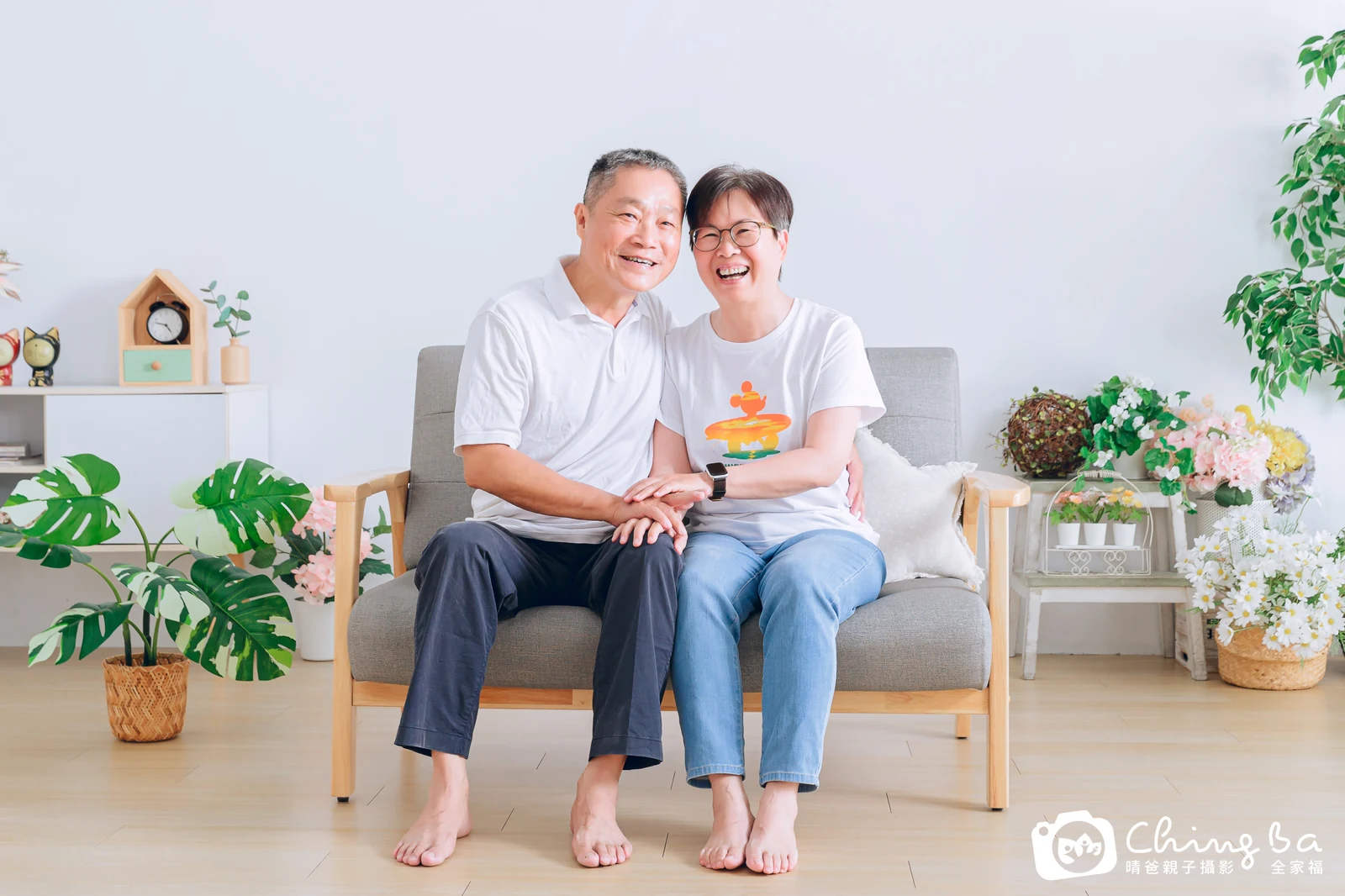 一家人在晴爸攝影棚拍全家福