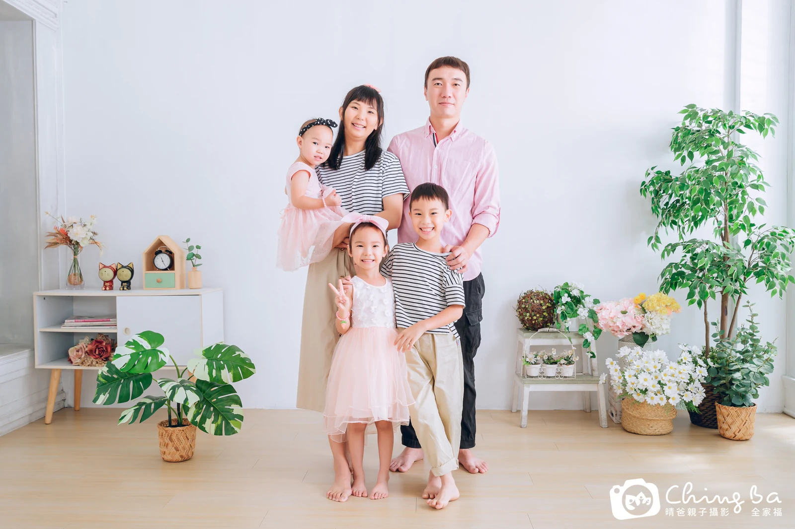 2022 年秋季的家族全家福,2 大 3 小