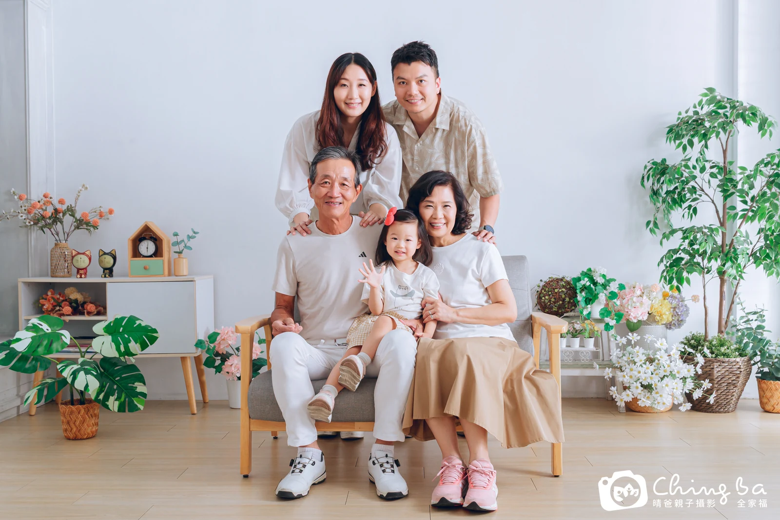 2025 年母親節的家族全家福，6 大 3 小