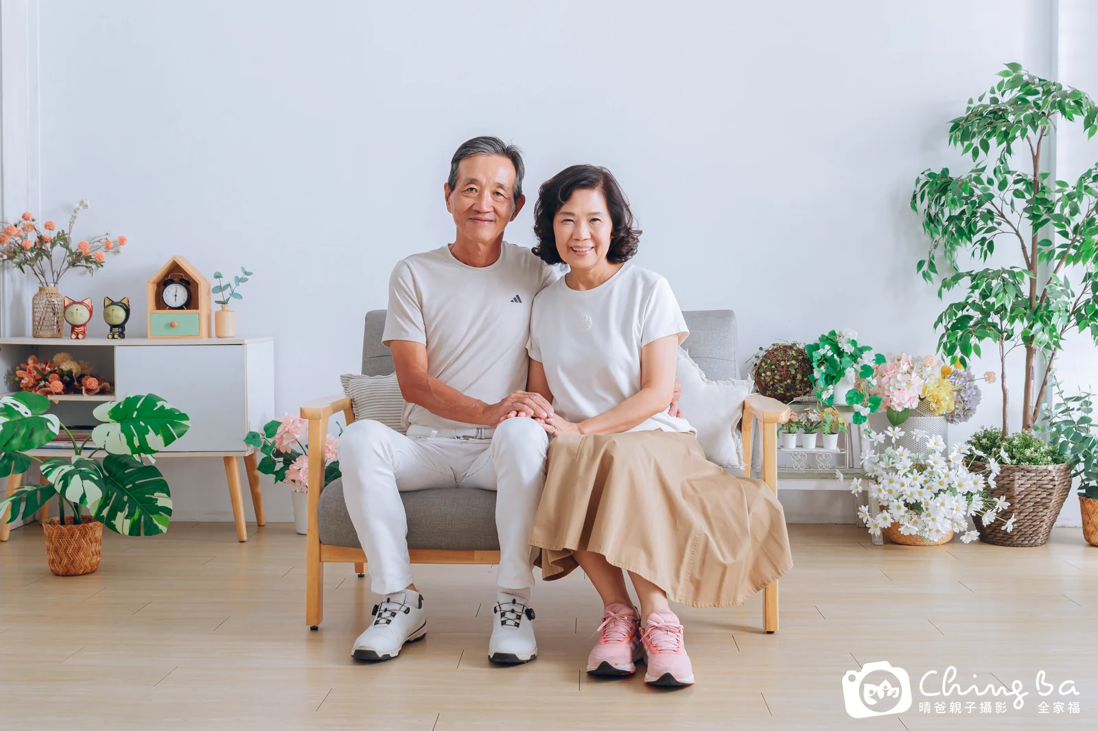 一家人在晴爸攝影棚拍全家福