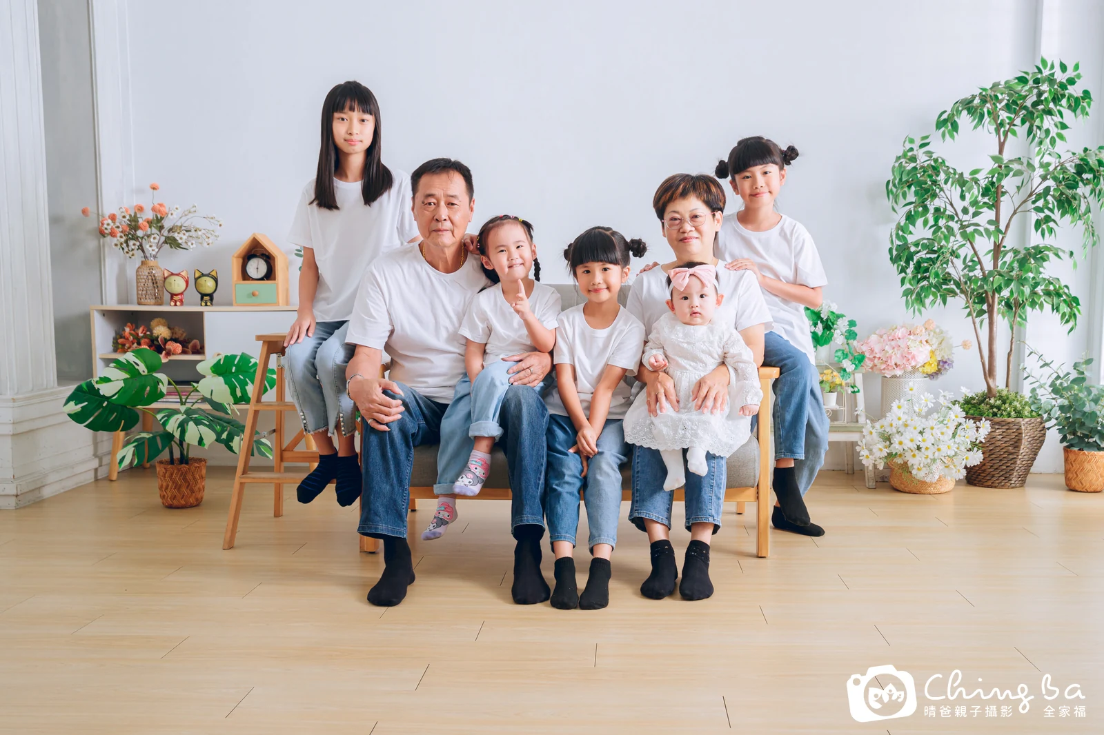 2025 年秋季的家族全家福，10 大 5 小