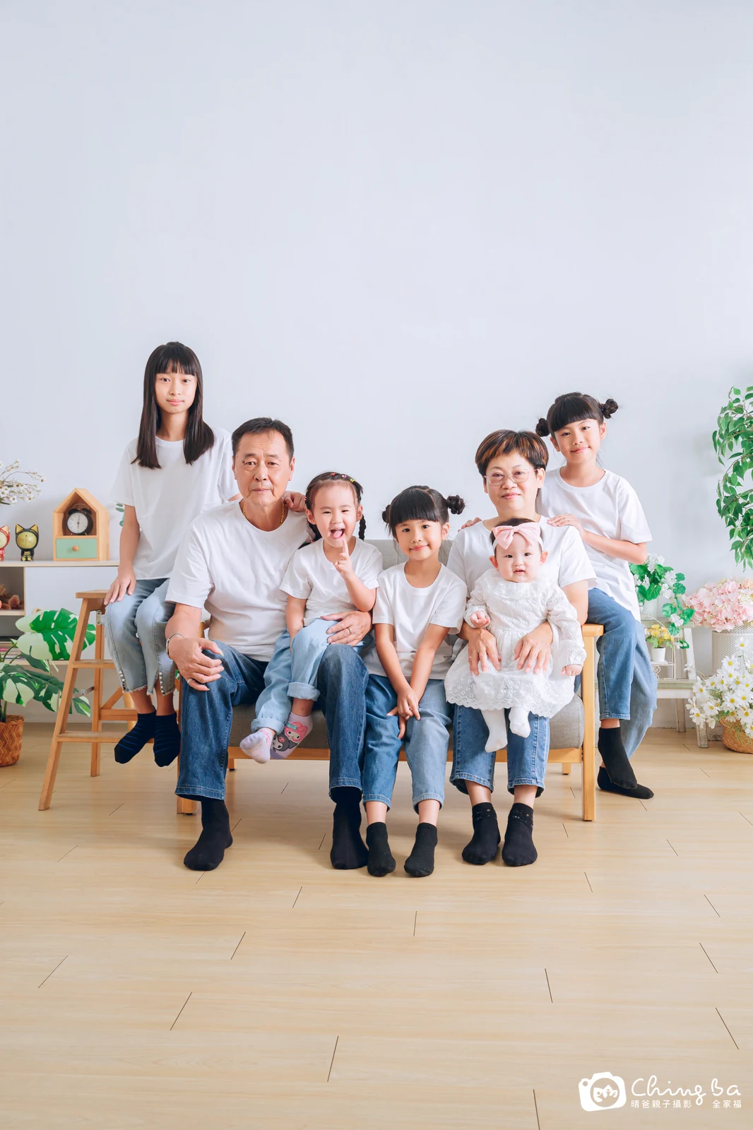 一家人在晴爸攝影棚拍全家福