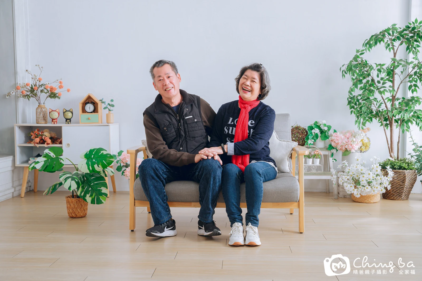 一家人在晴爸攝影棚拍全家福