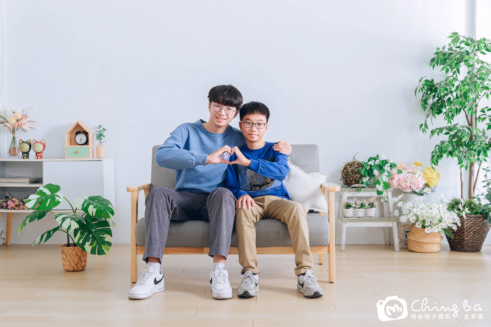 2023 年新春的家族全家福,5 大 2 小
