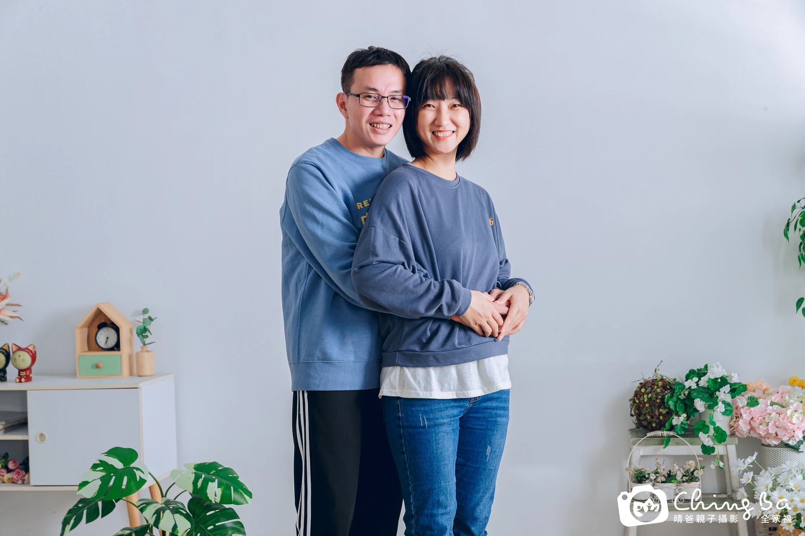 一家人在晴爸攝影棚拍全家福