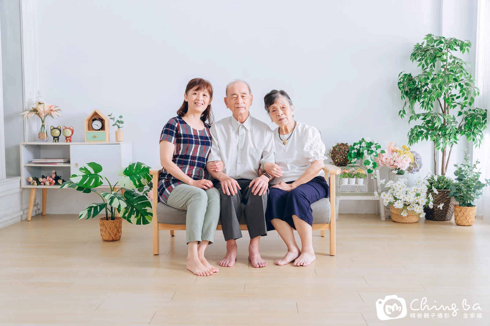 2023 年夏季的家族全家福,10 大 2 小