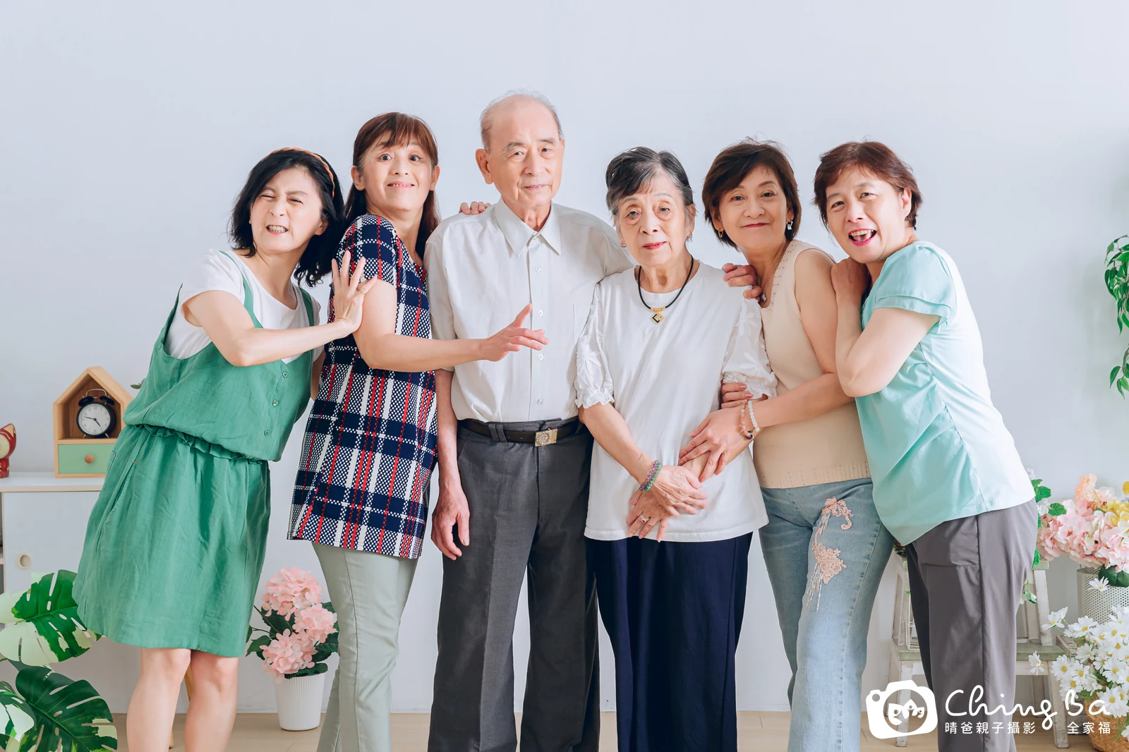 2023 年夏季的家族全家福,10 大 2 小