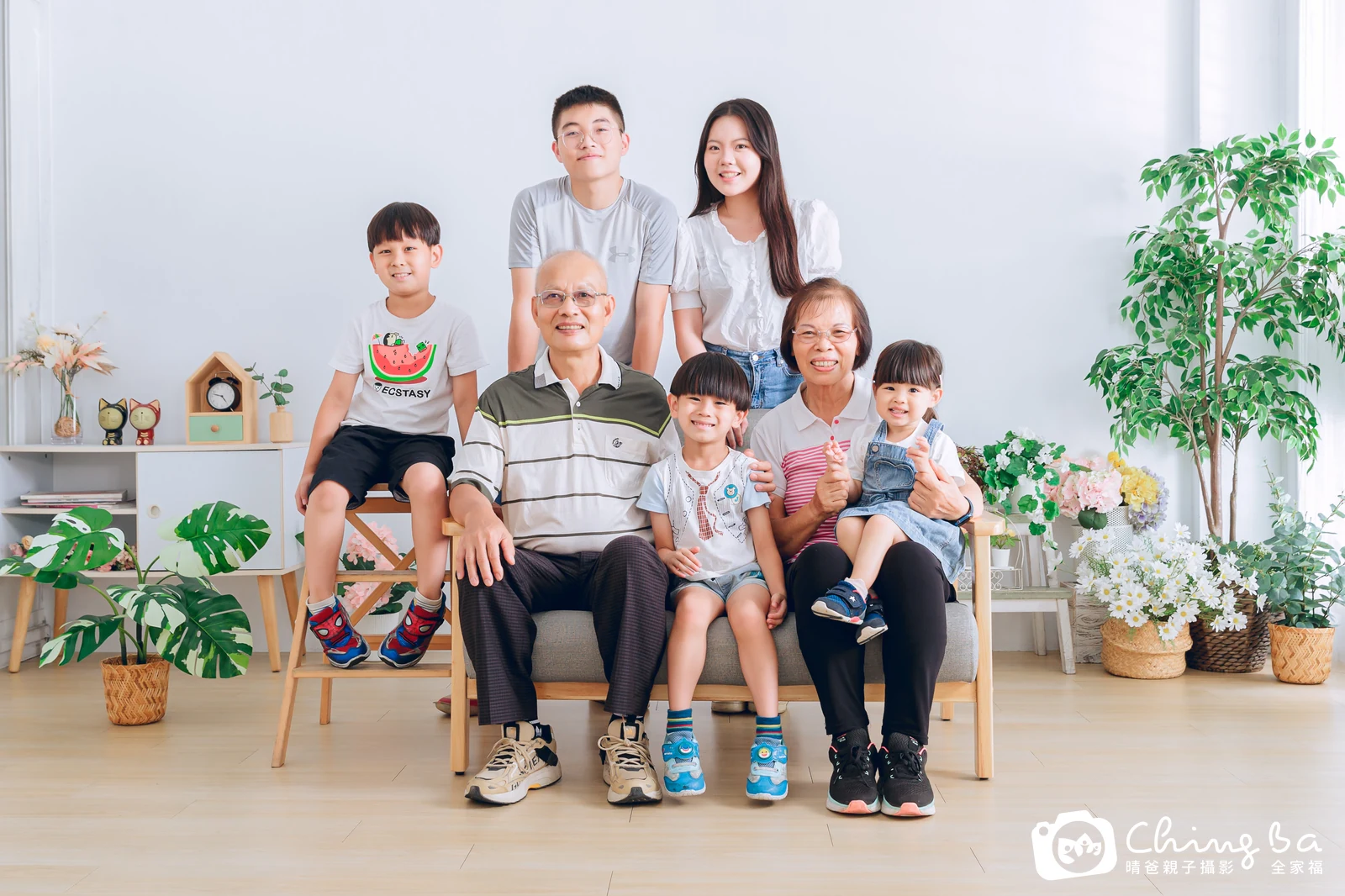 台中攝影棚的家族全家福紀念照