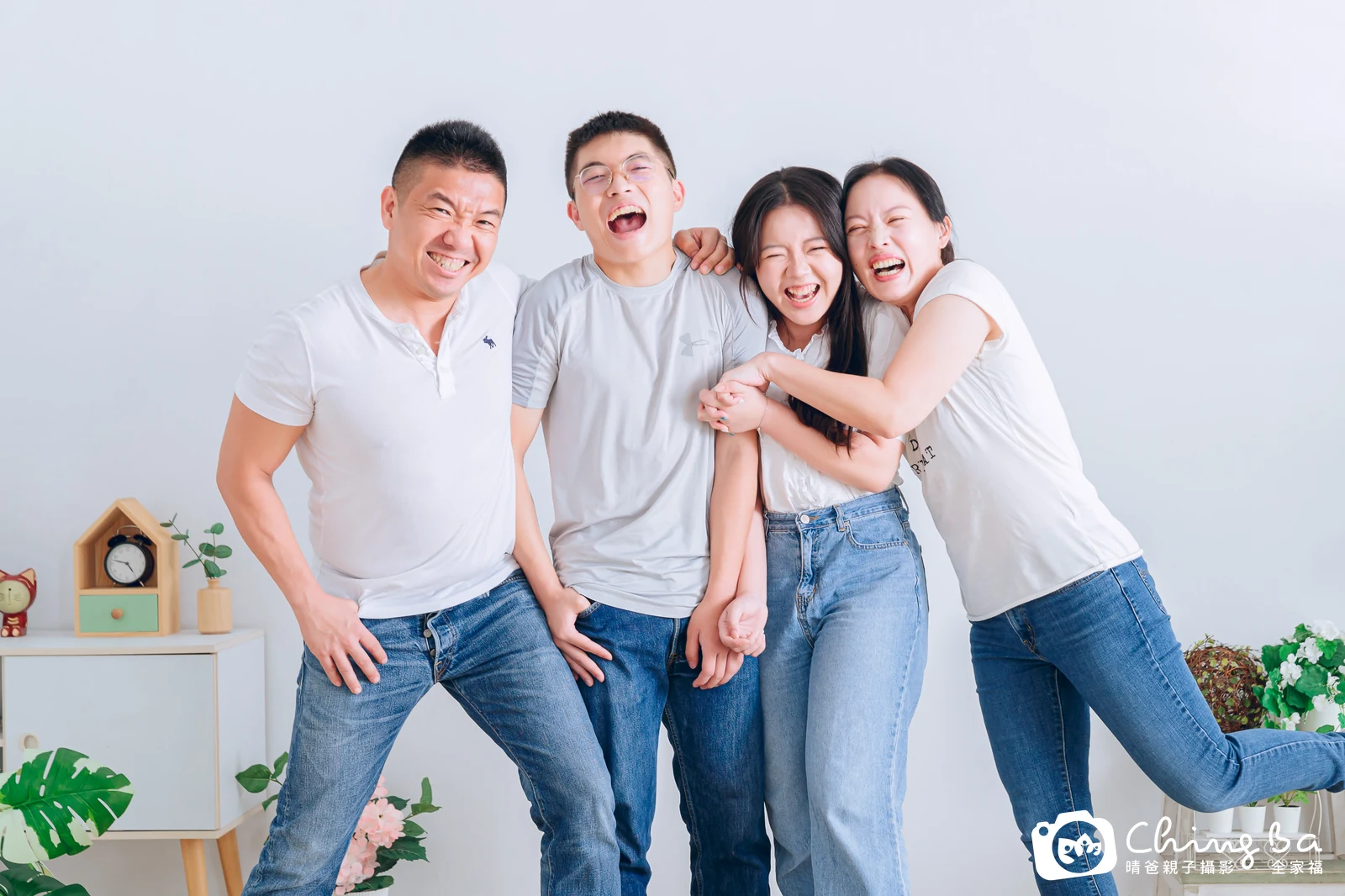 台中攝影棚的家族全家福紀念照