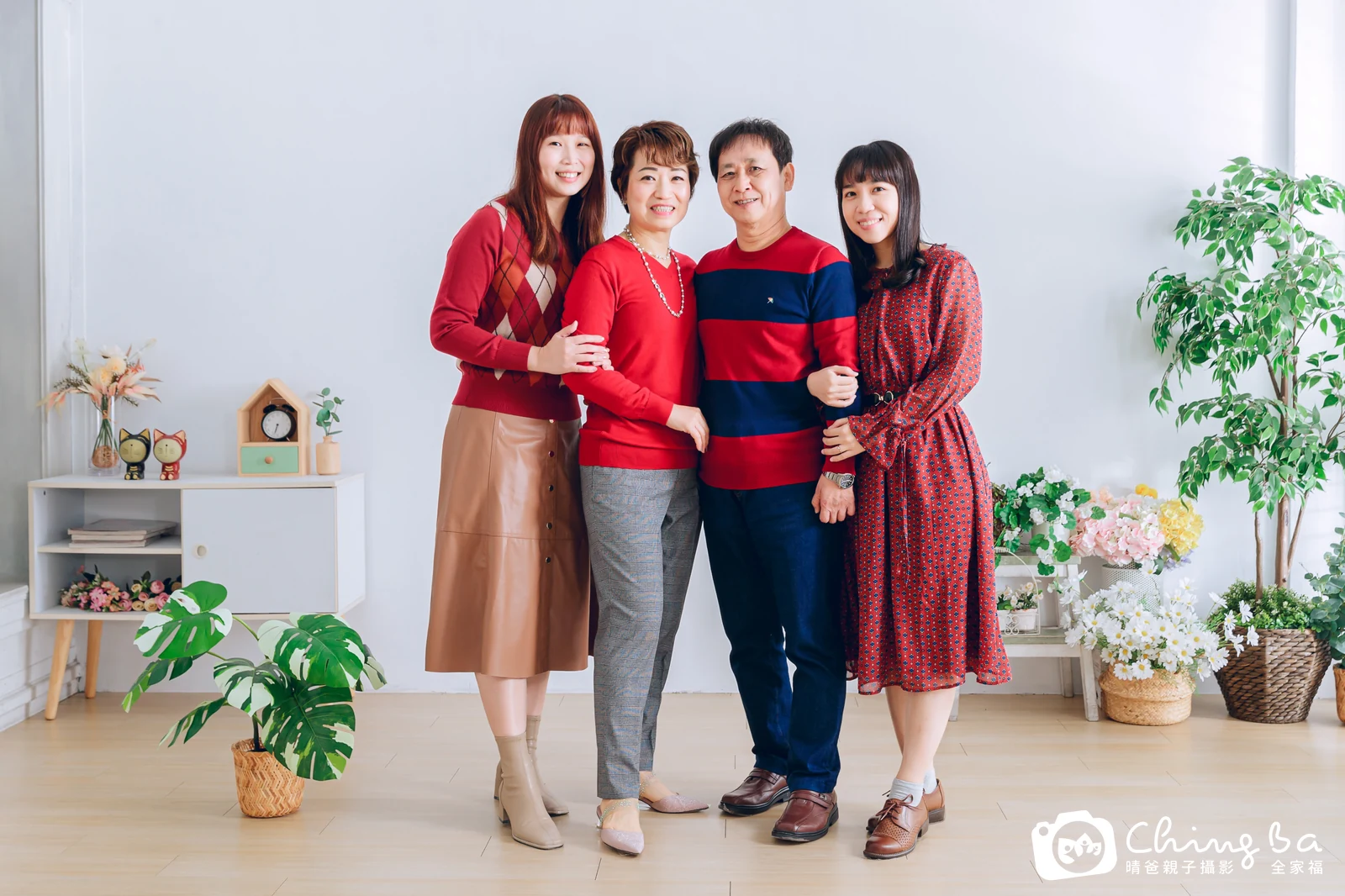 一家人在晴爸攝影棚拍全家福