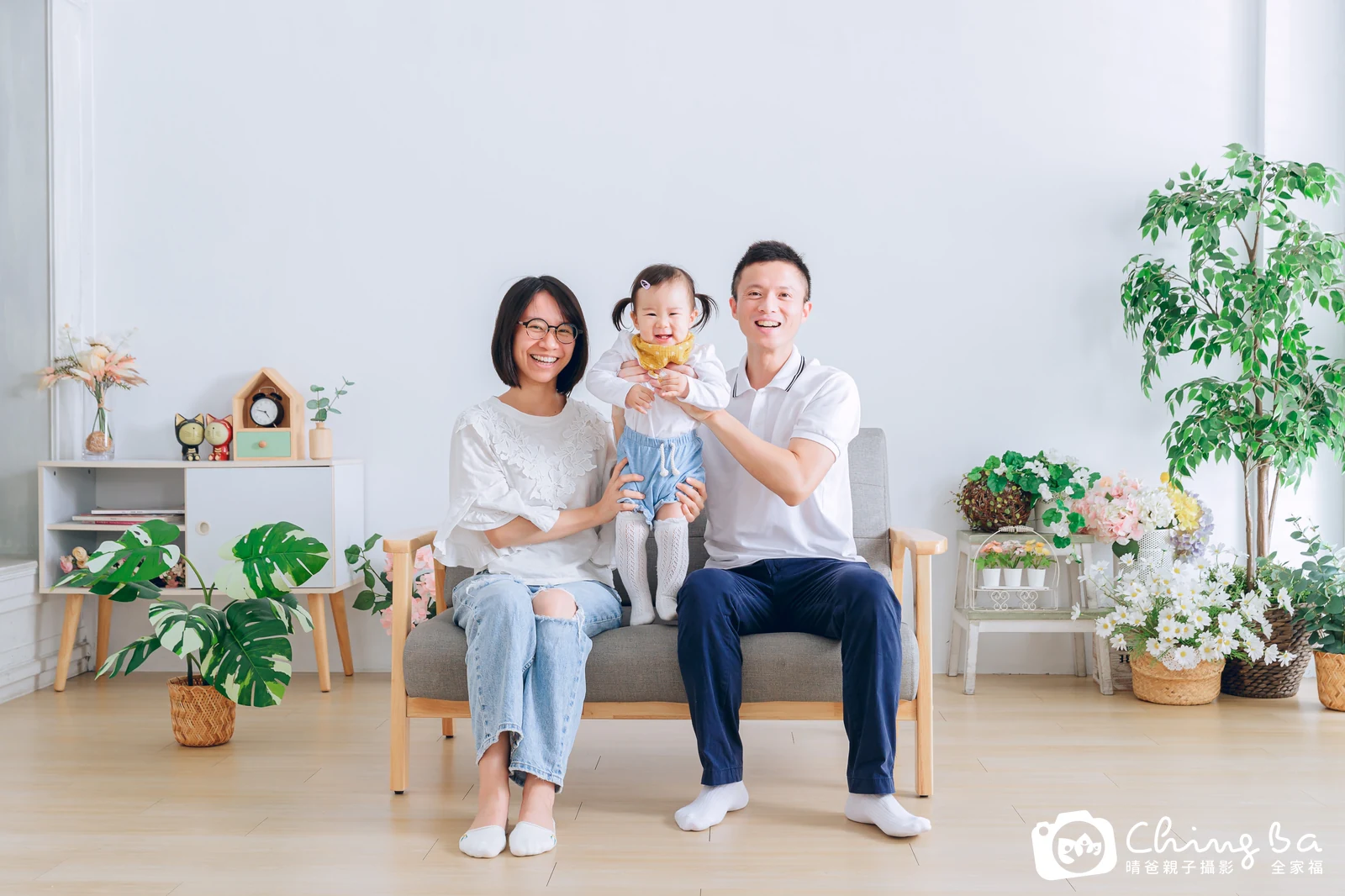 一家人在晴爸攝影棚拍全家福