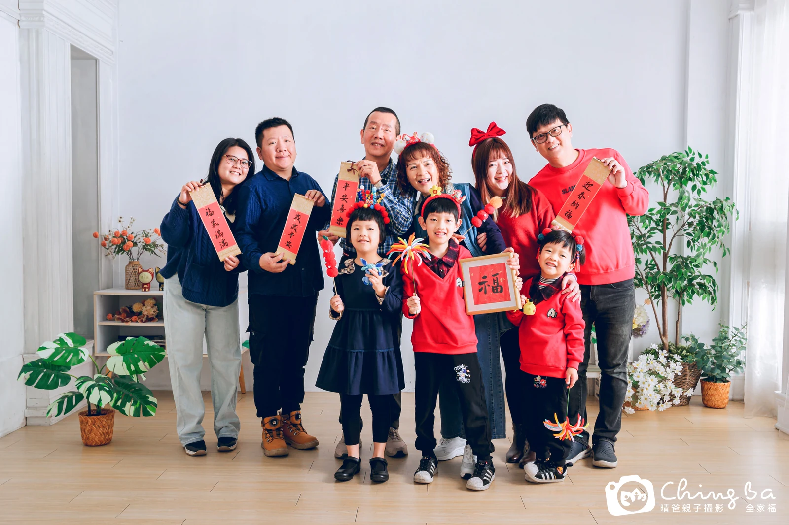 一家人在晴爸攝影棚拍全家福