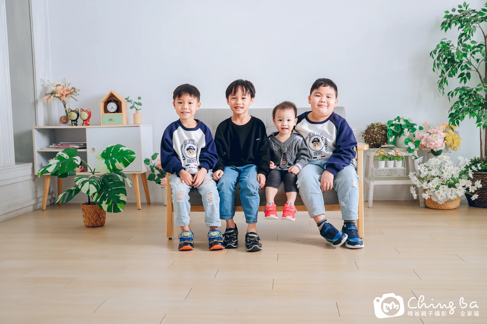 2024 年冬季的家族全家福，6 大 4 小