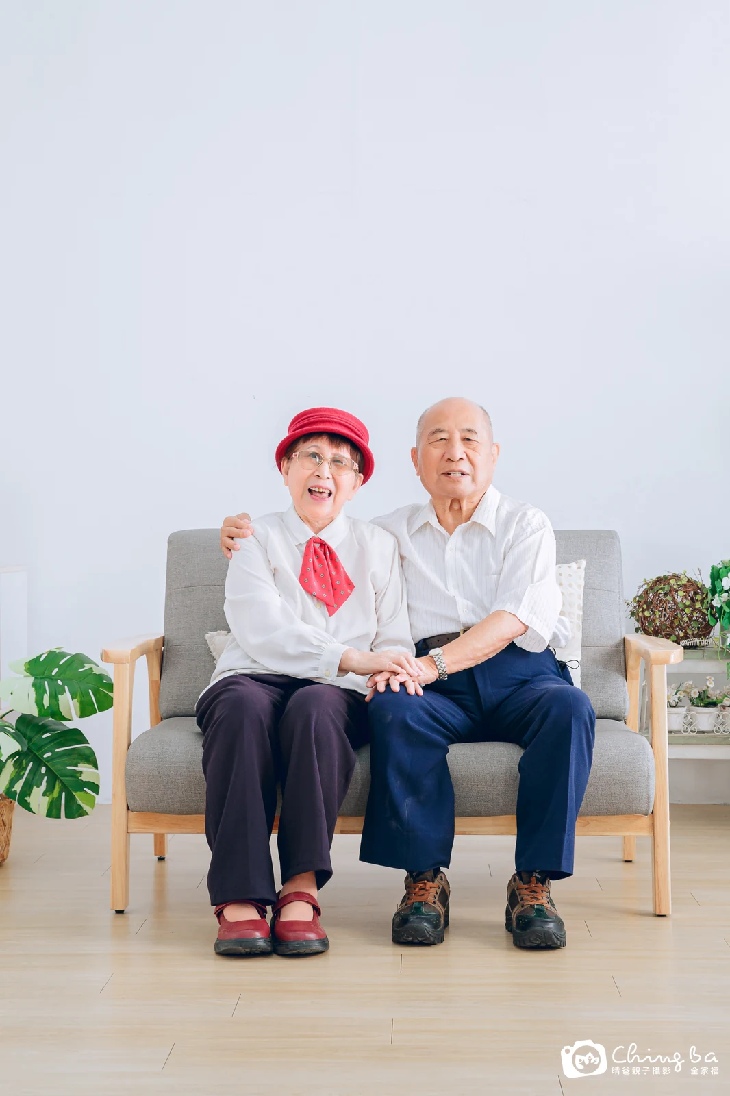 一家人在晴爸攝影棚拍全家福