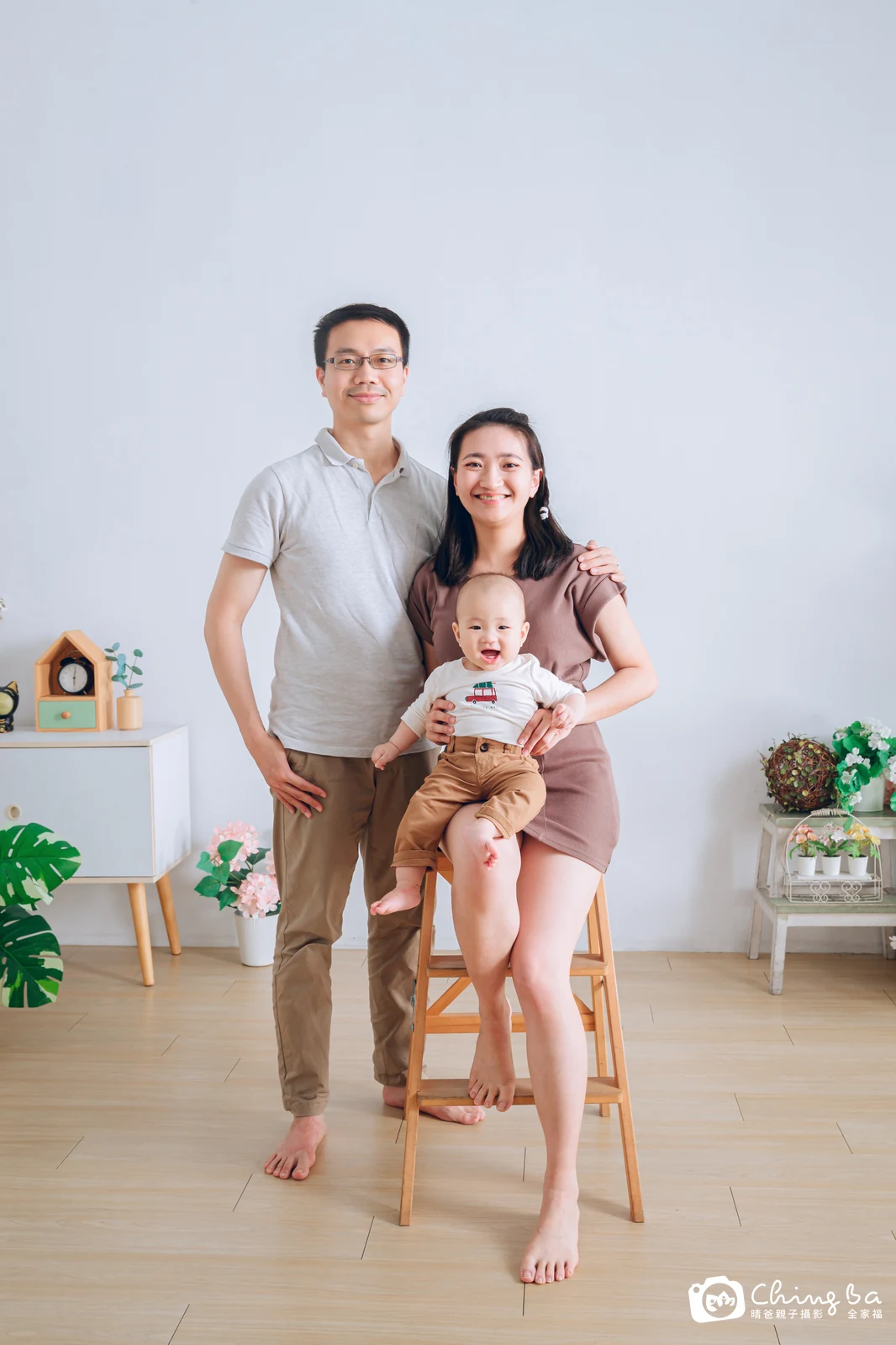 一家人在晴爸攝影棚拍全家福