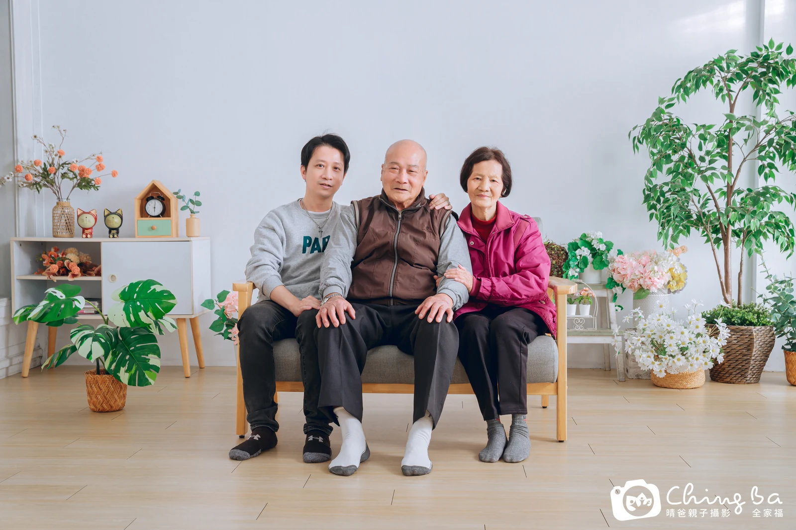 一家人在晴爸攝影棚拍全家福