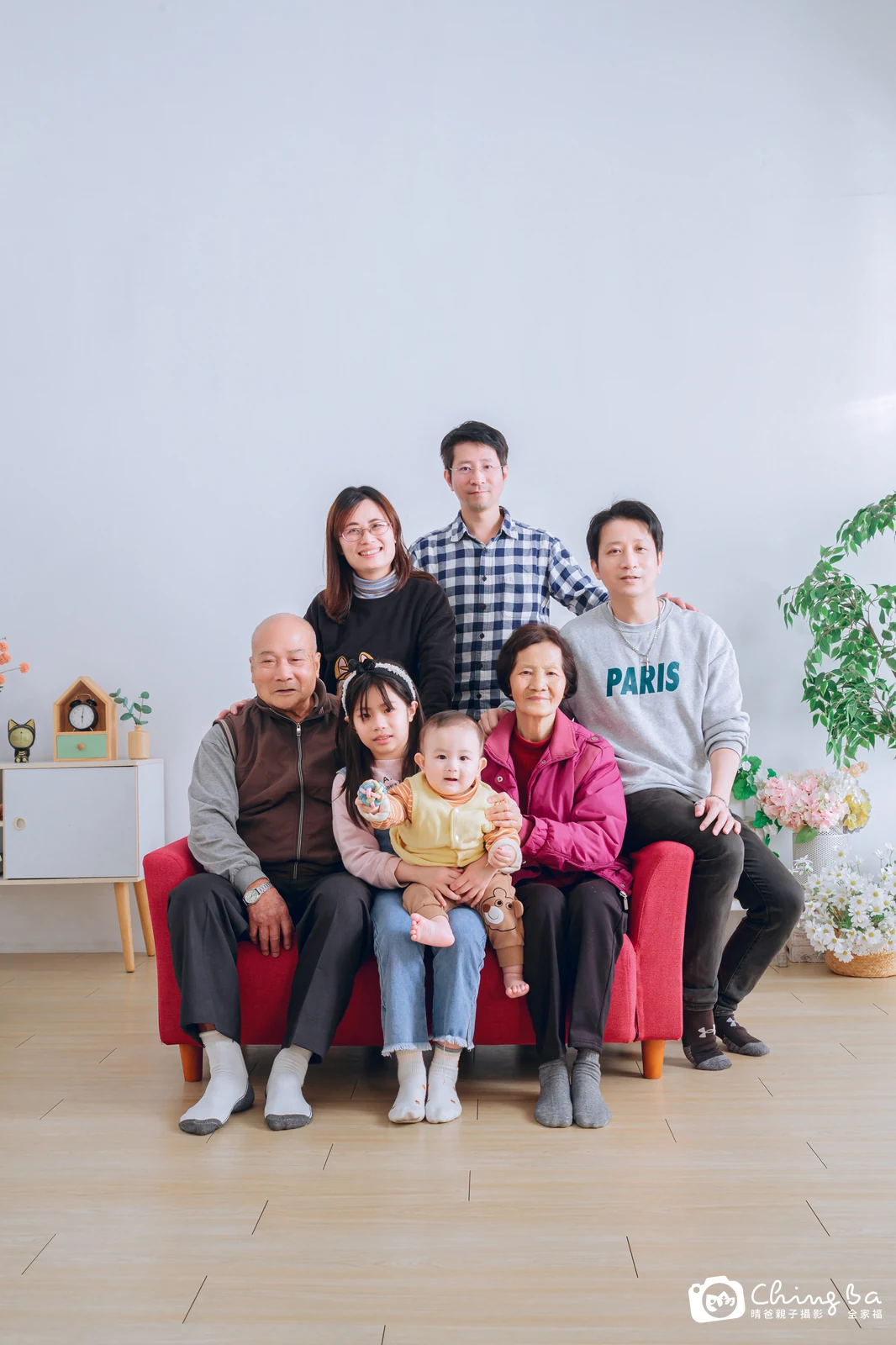 一家人在晴爸攝影棚拍全家福