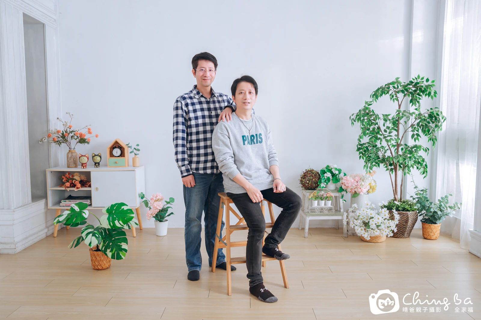 一家人在晴爸攝影棚拍全家福