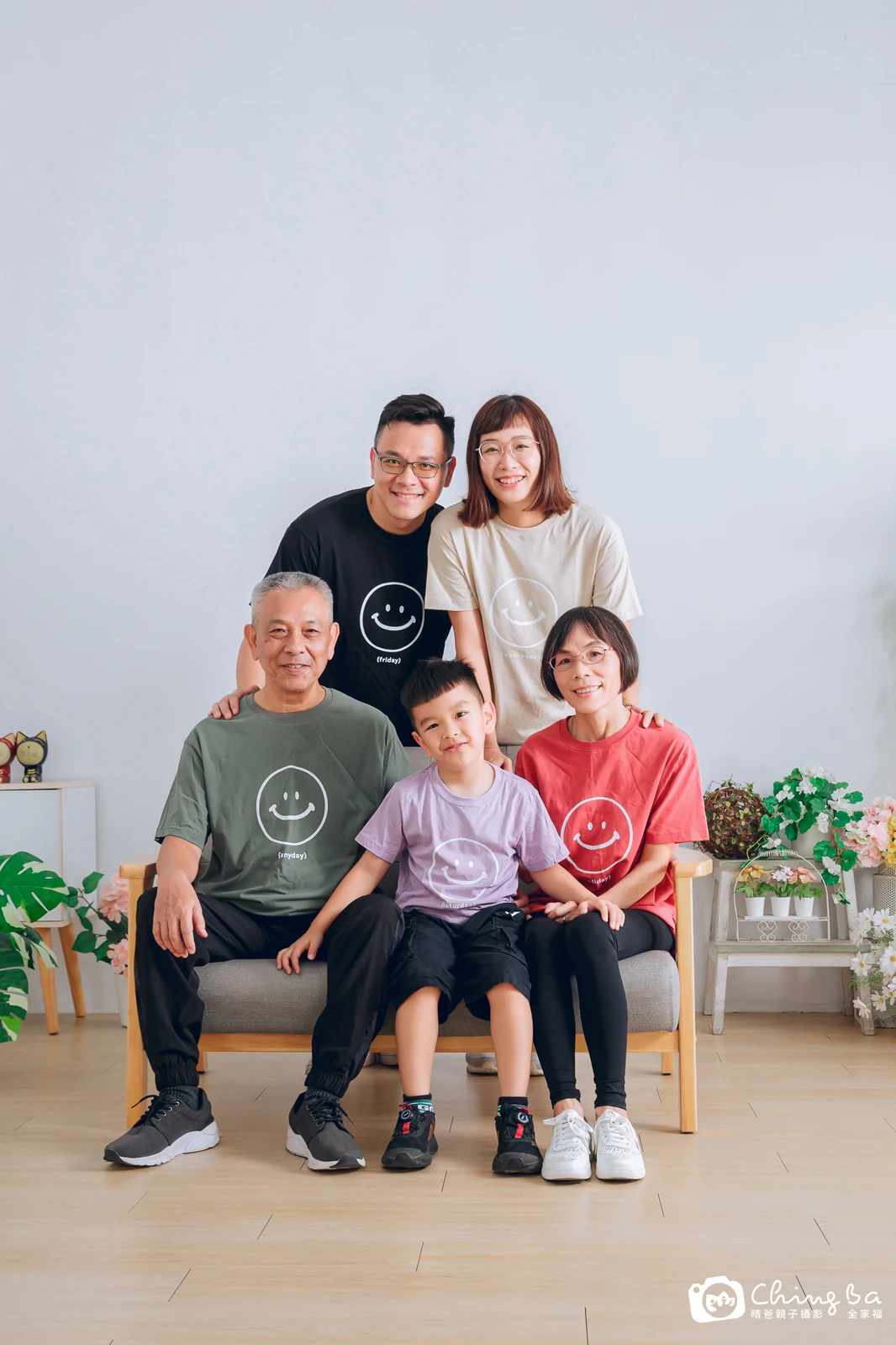 2024 年夏季的家族全家福，6 大 2 小