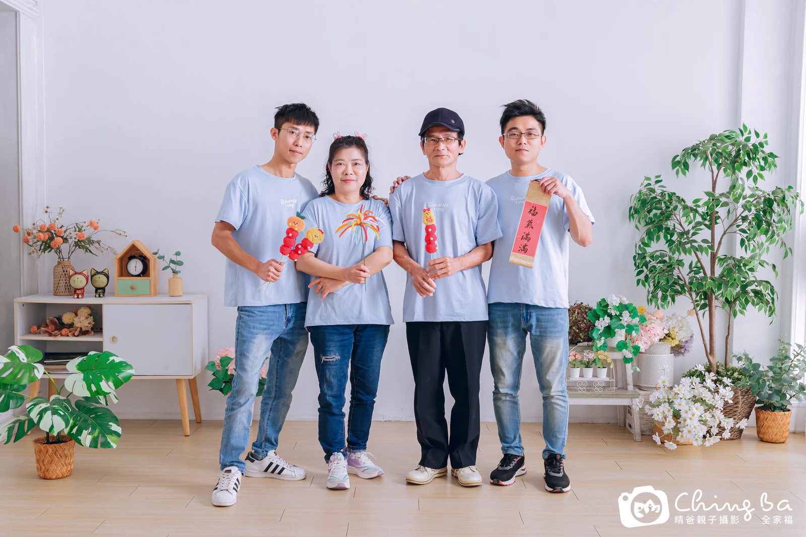 2026 年新春的家族全家福,5 大 1 小