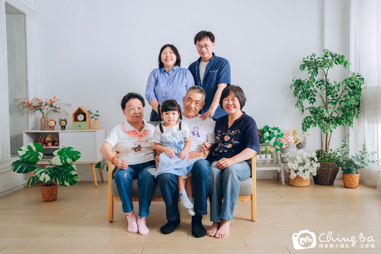 2026 年夏季的家族全家福,7 大 1 小