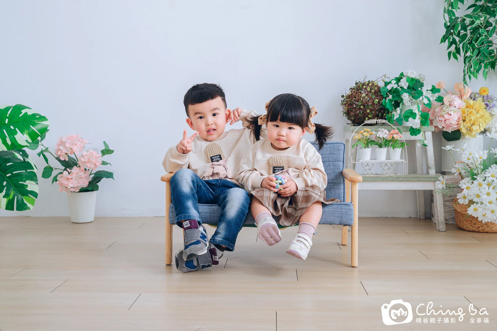 一家人在晴爸攝影棚拍全家福