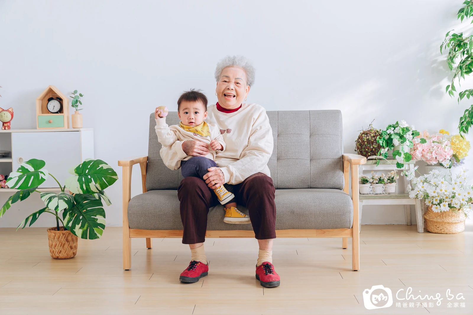 一家人在晴爸攝影棚拍全家福