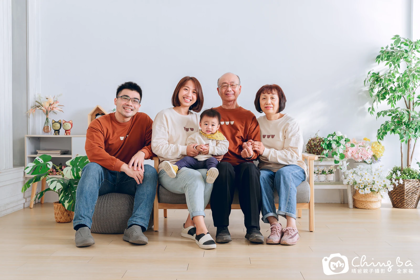 台中攝影棚的家族全家福紀念照