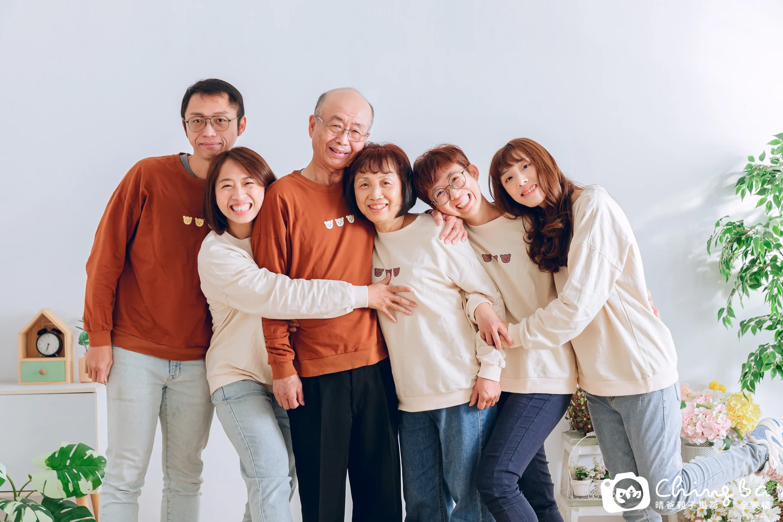 一家人在晴爸攝影棚拍全家福