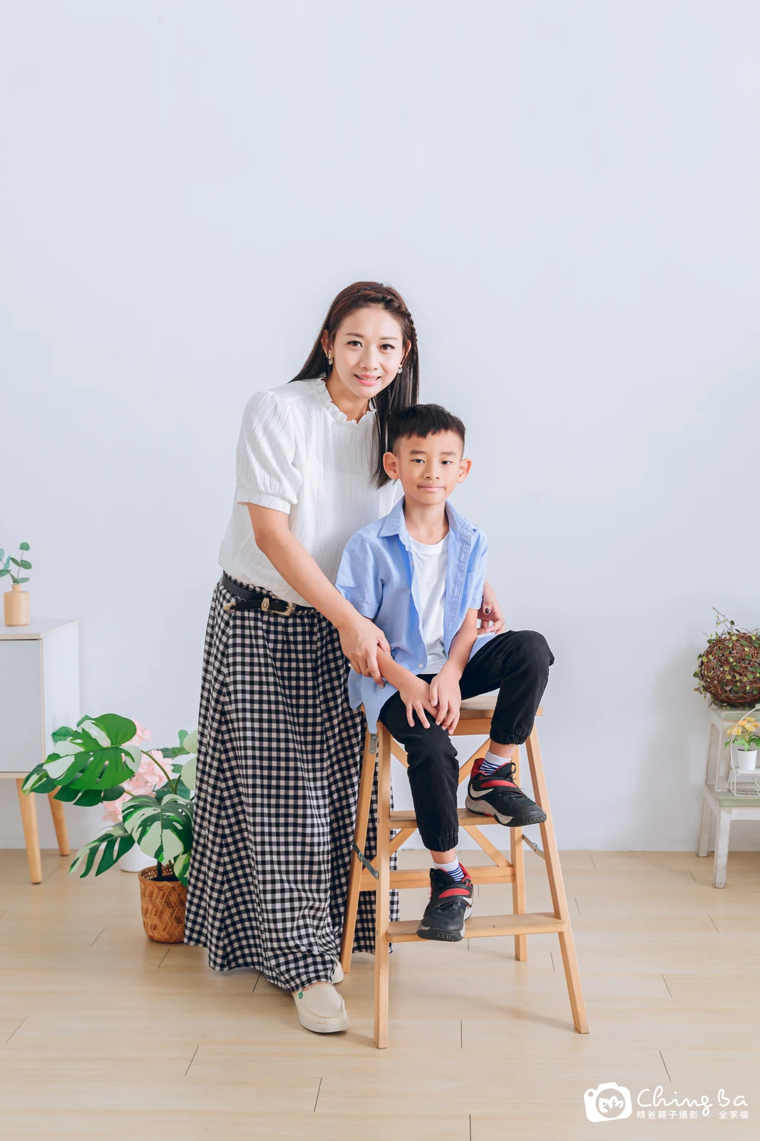 一家人在晴爸攝影棚拍全家福