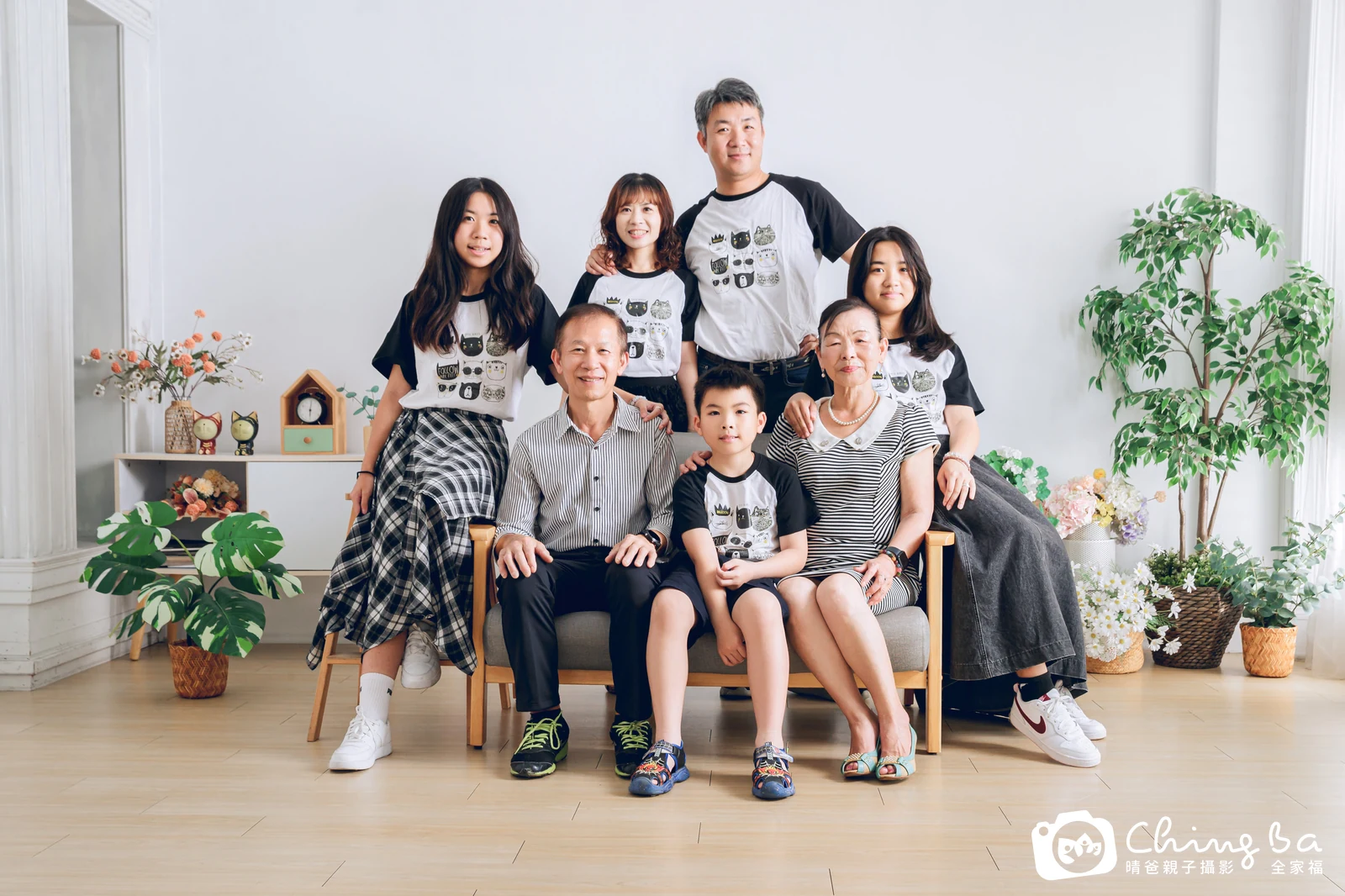 一家人在晴爸攝影棚拍全家福