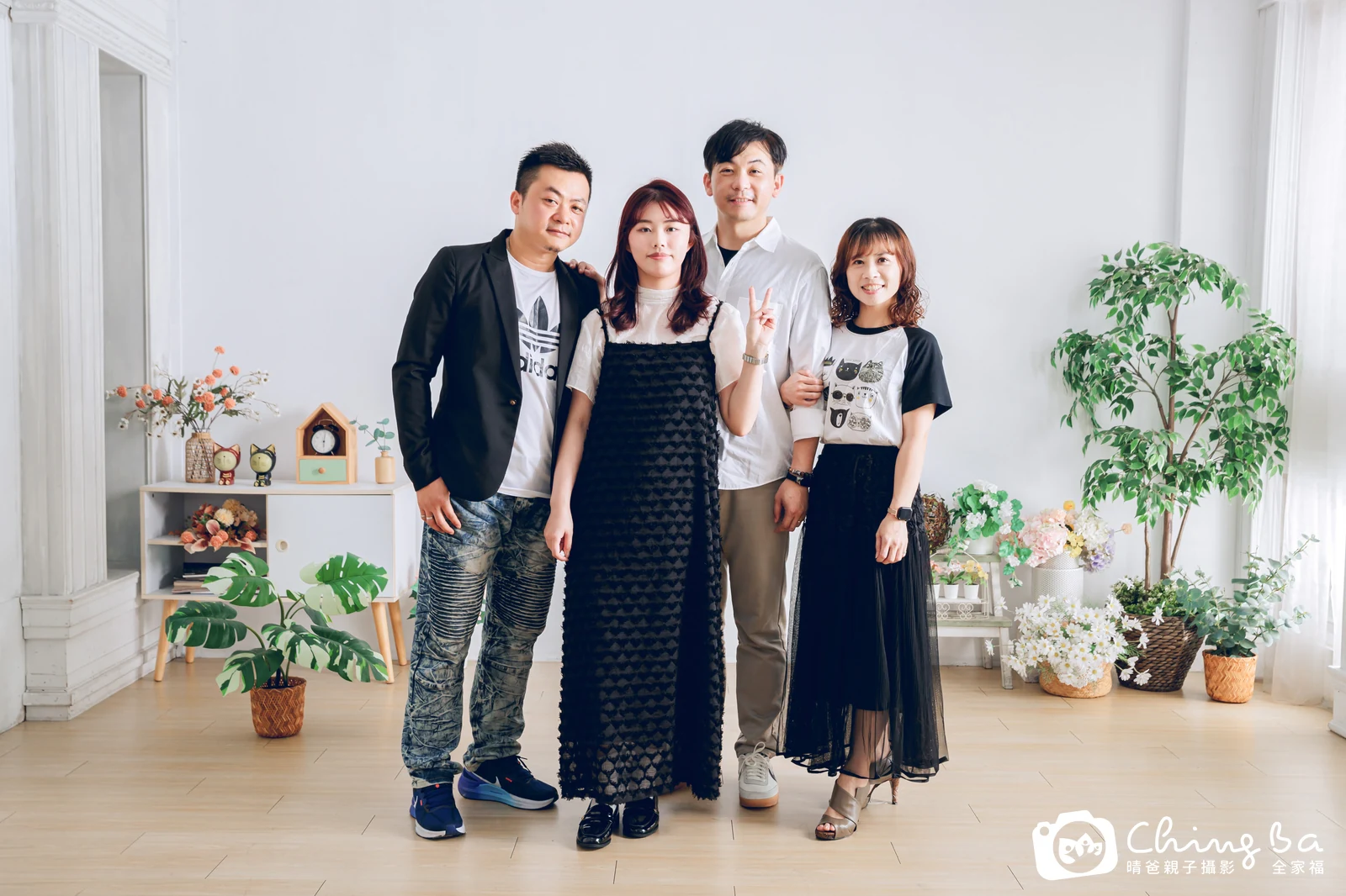 一家人在晴爸攝影棚拍全家福