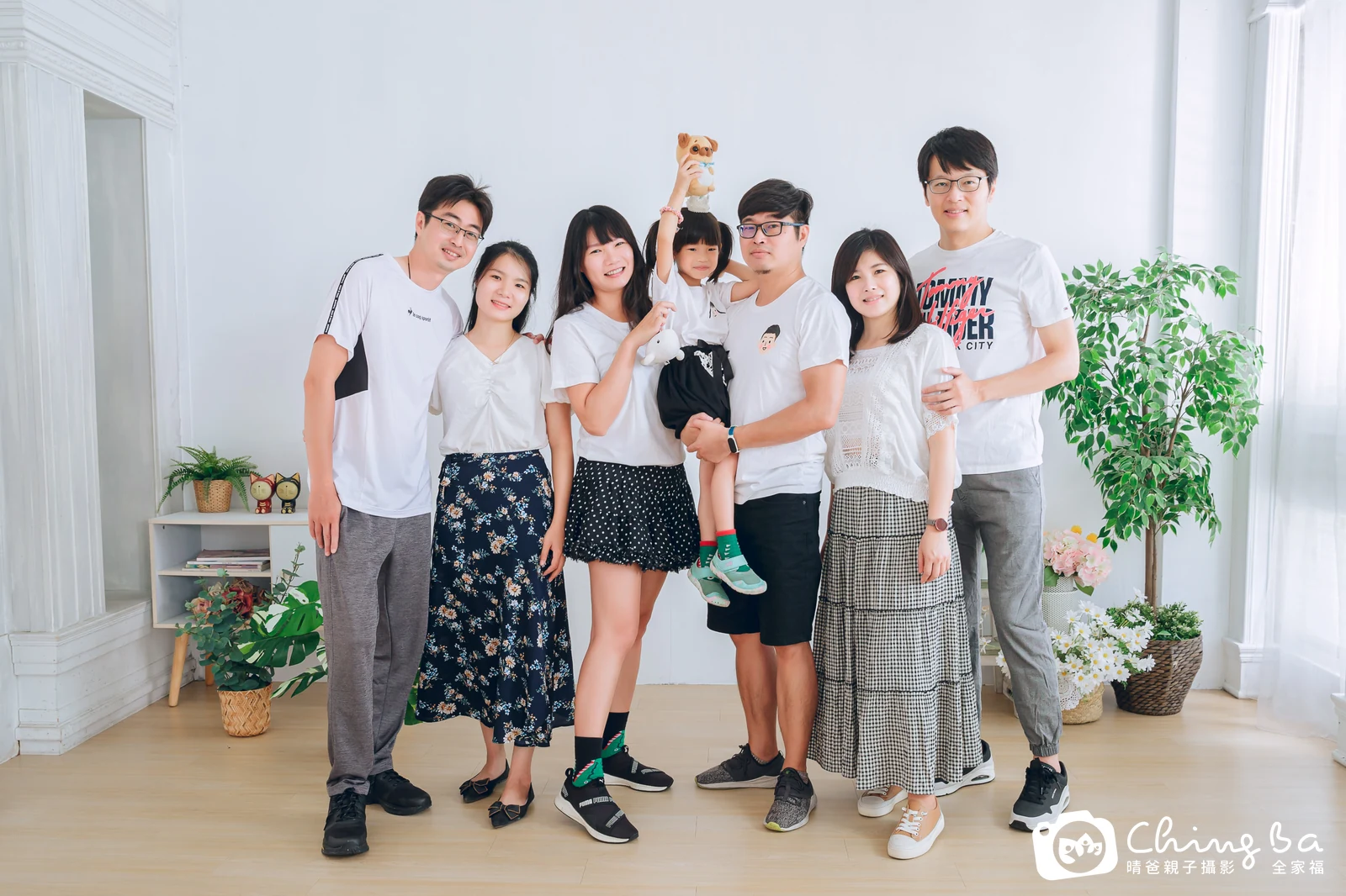 2022 年秋季的家族全家福,6 大 1 小