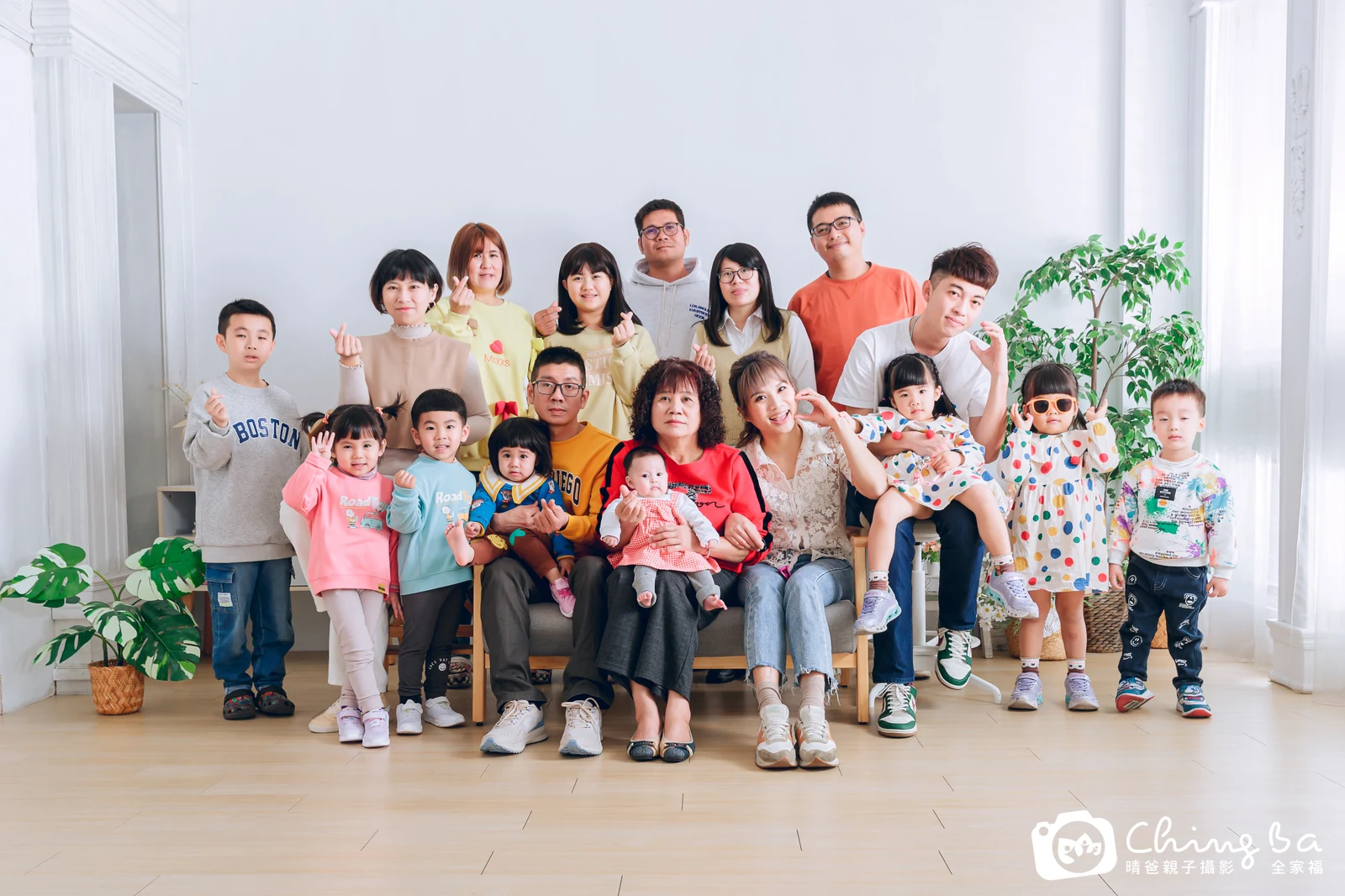 2024 年新春的家族全家福,9 大 9 小