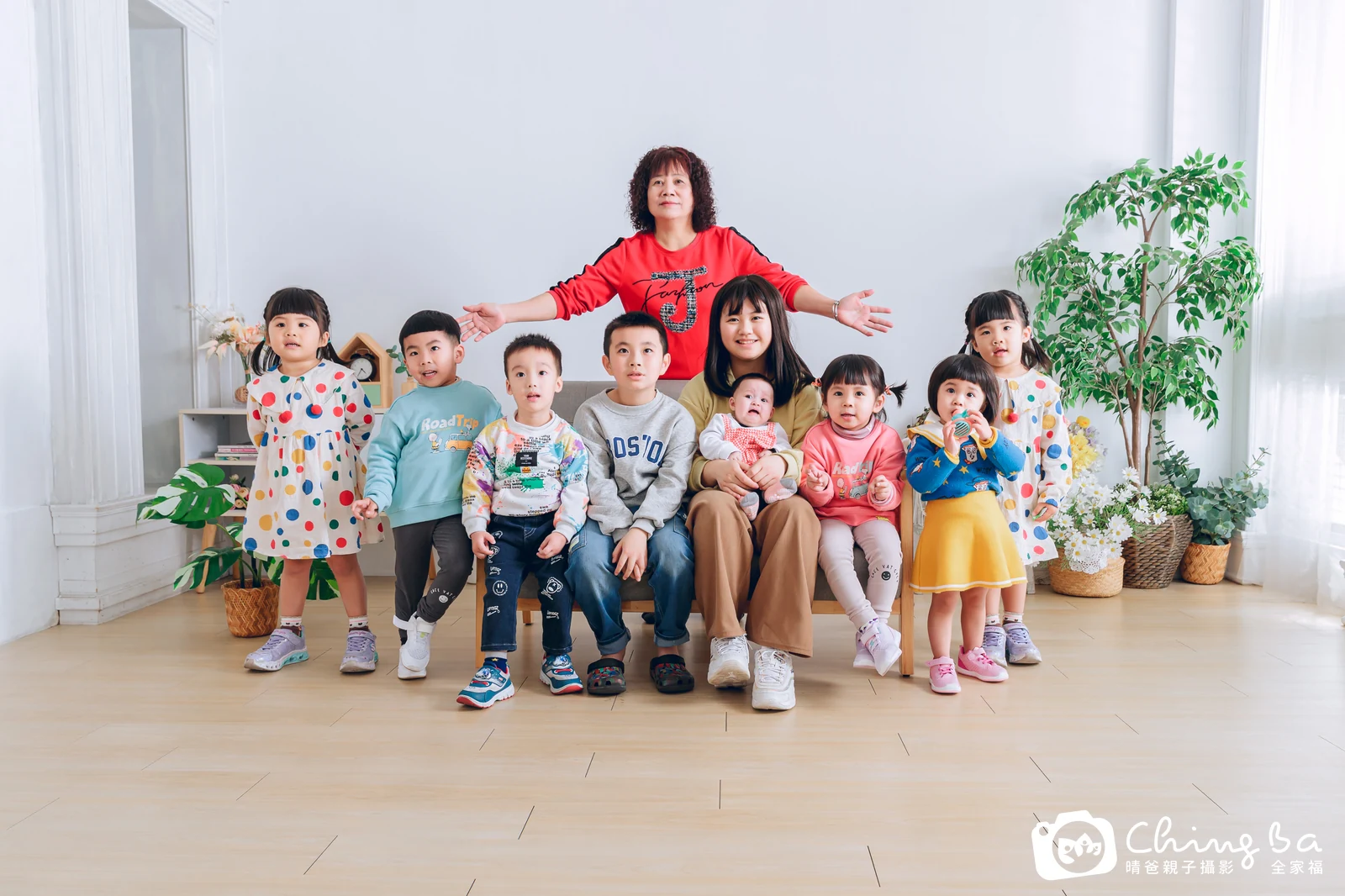 2024 年新春的家族全家福,9 大 9 小