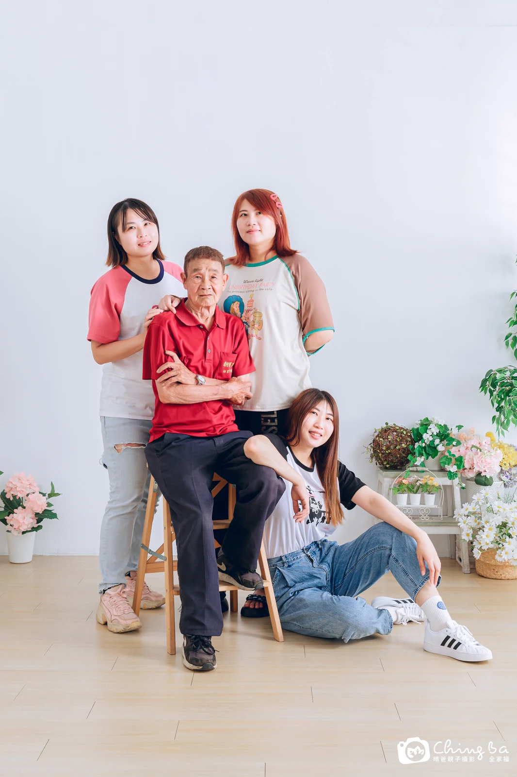 一家人在晴爸攝影棚拍全家福