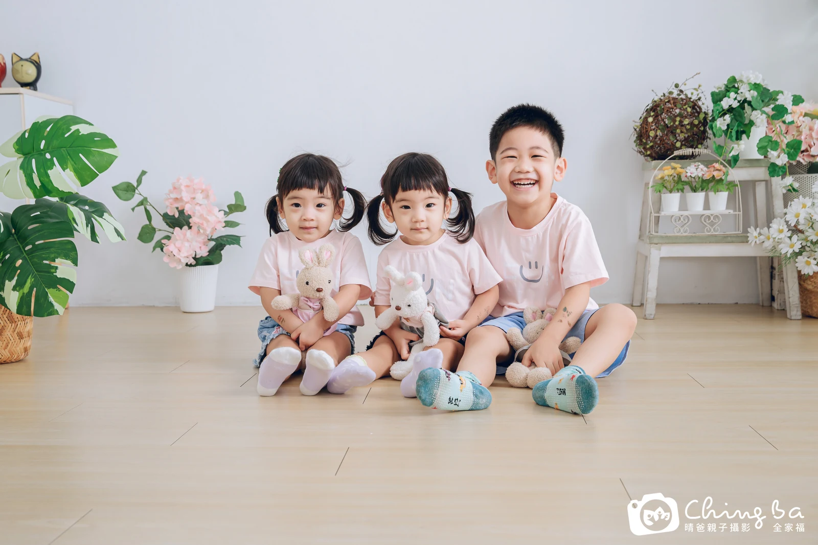 一家人在晴爸攝影棚拍全家福
