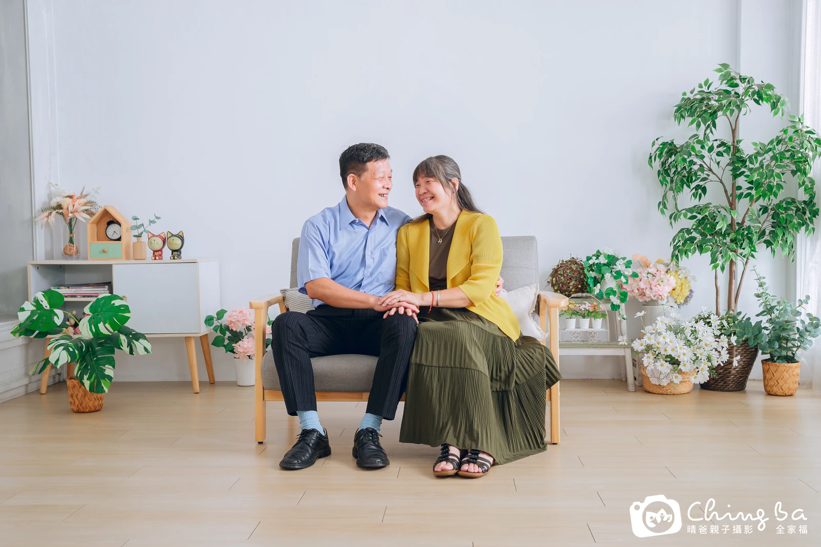 一家人在晴爸攝影棚拍全家福