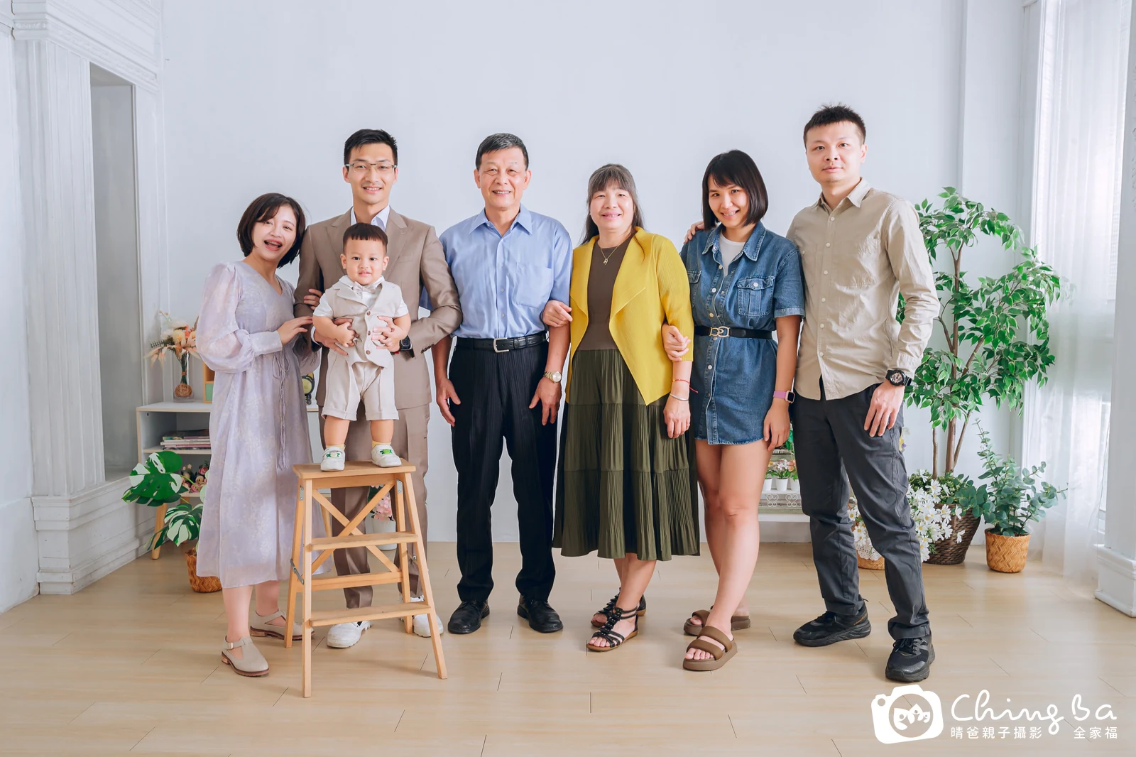台中攝影棚的家族全家福紀念照