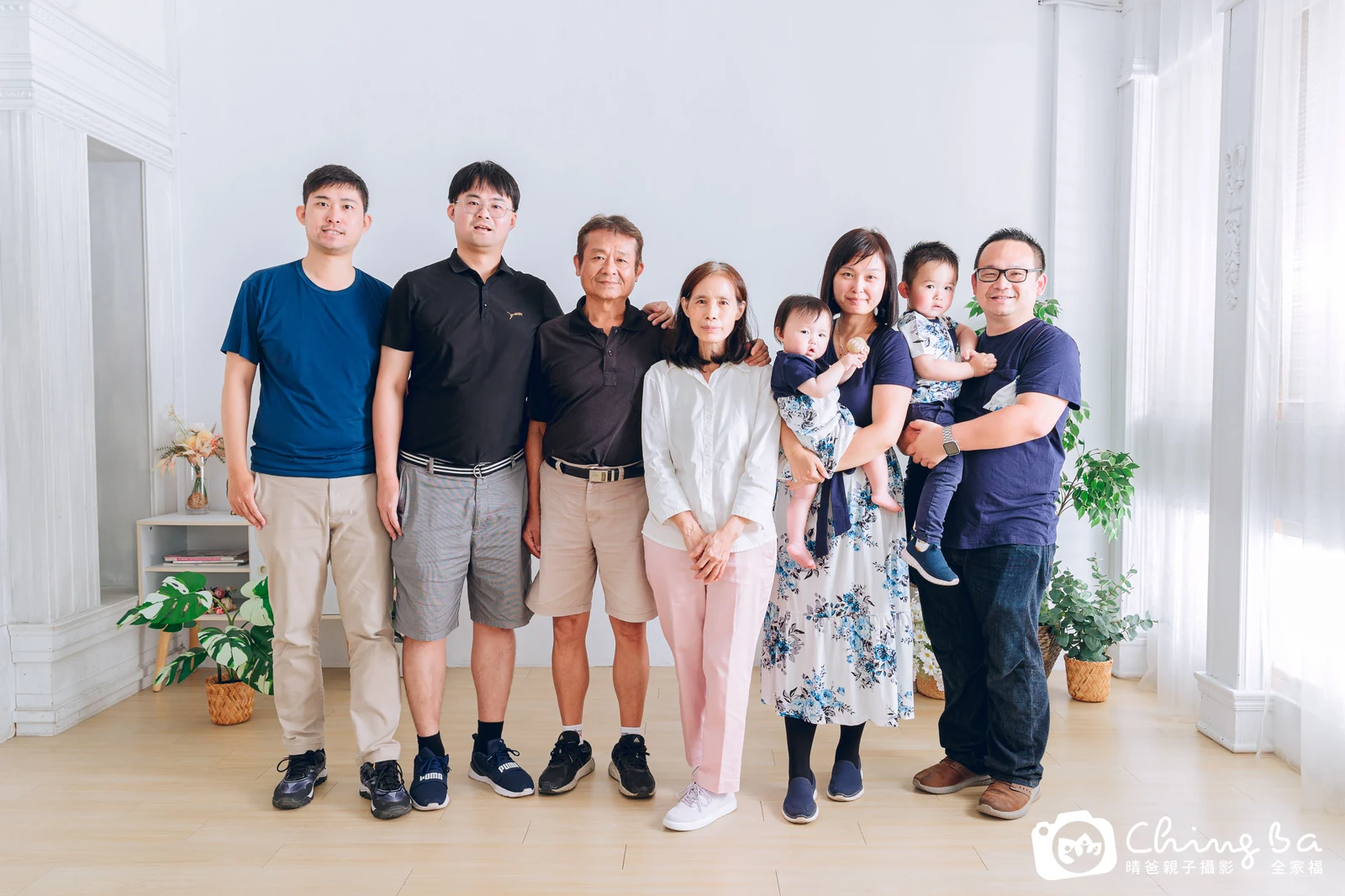 台中攝影棚的家族全家福紀念照