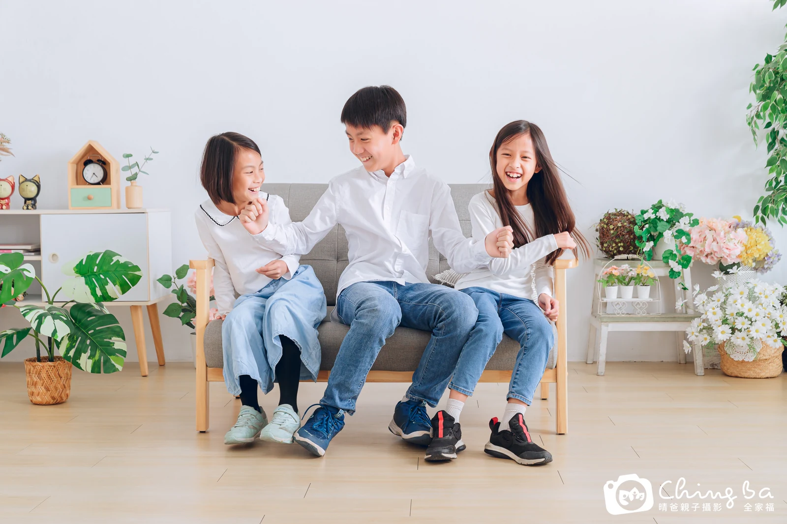 2023 年冬季的家族全家福,4 大 3 小