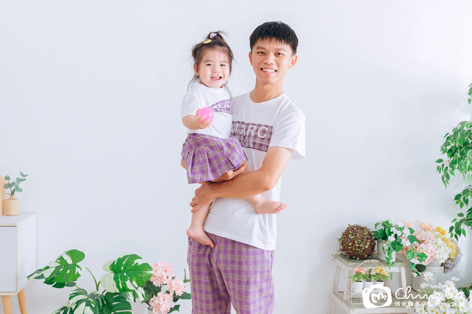 2023 年夏季的家族全家福,2 大 2 小