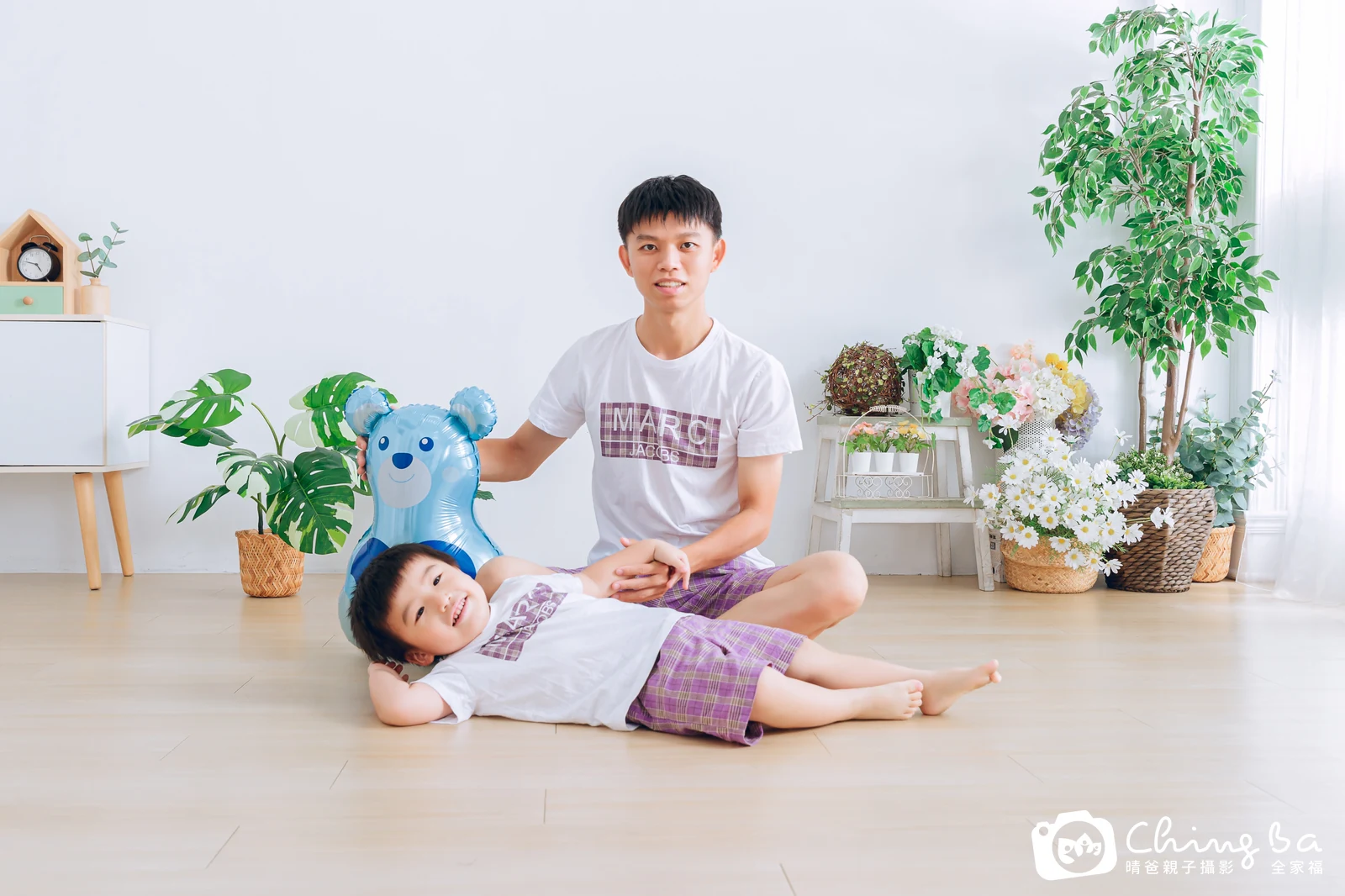 2023 年夏季的家族全家福,2 大 2 小