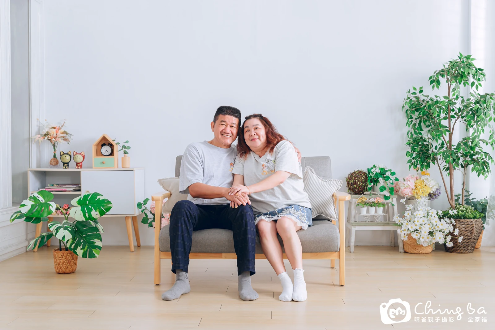 一家人在晴爸攝影棚拍全家福