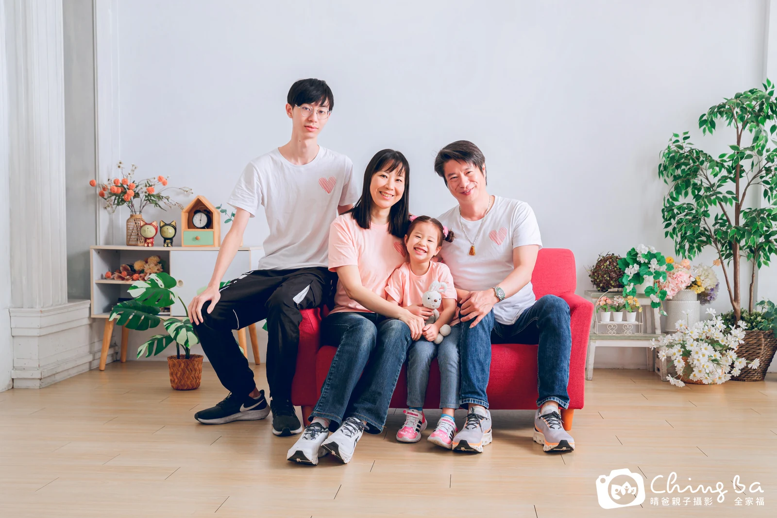 一家人在晴爸攝影棚拍全家福