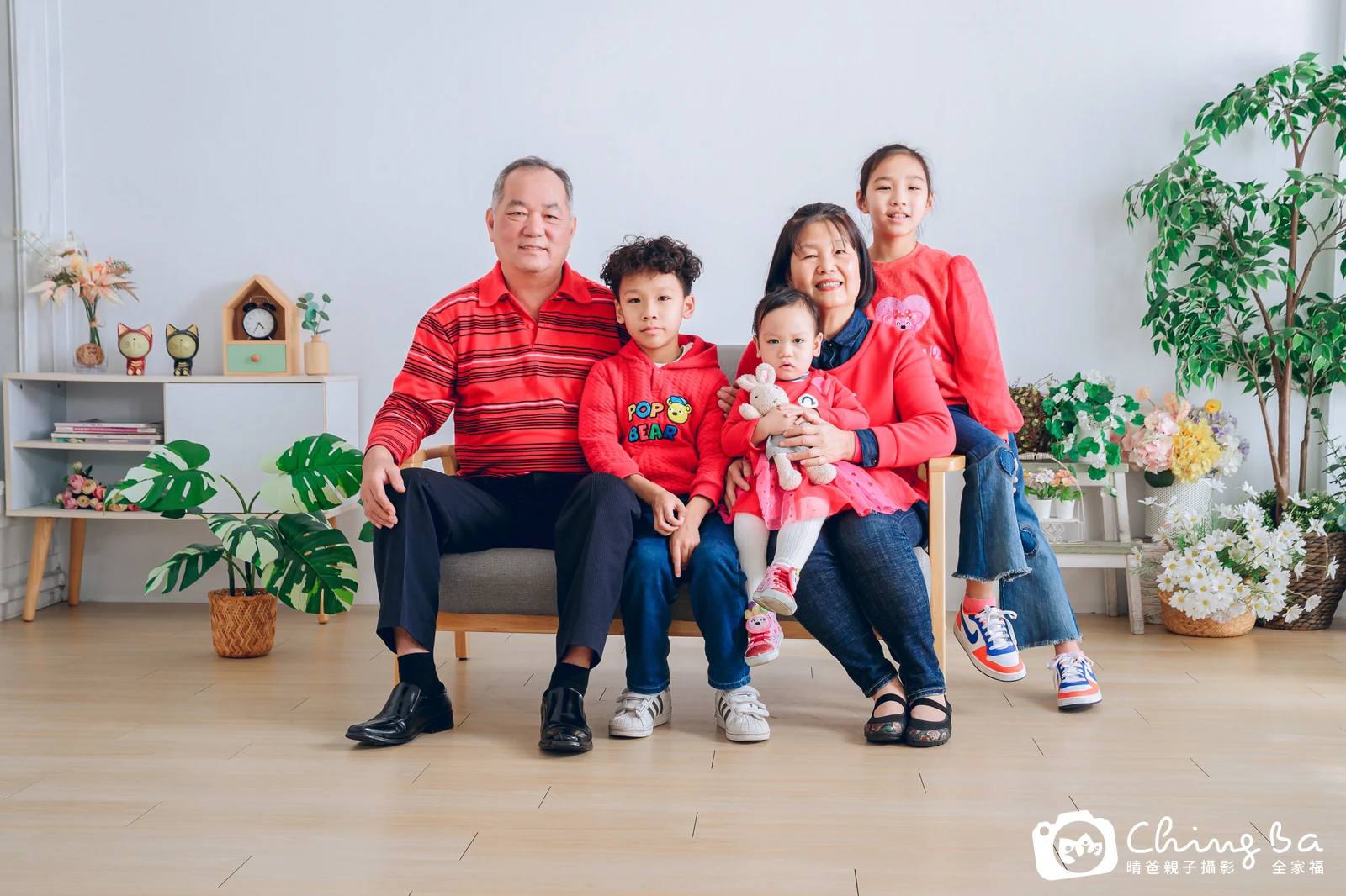 2024 年新春的家族全家福,6 大 3 小