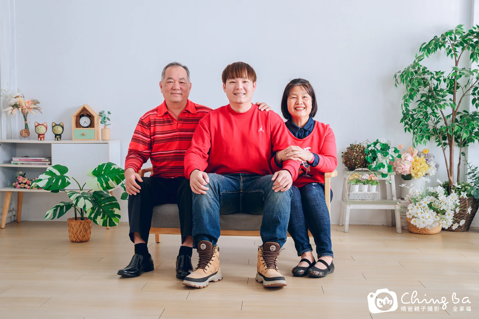 一家人在晴爸攝影棚拍全家福