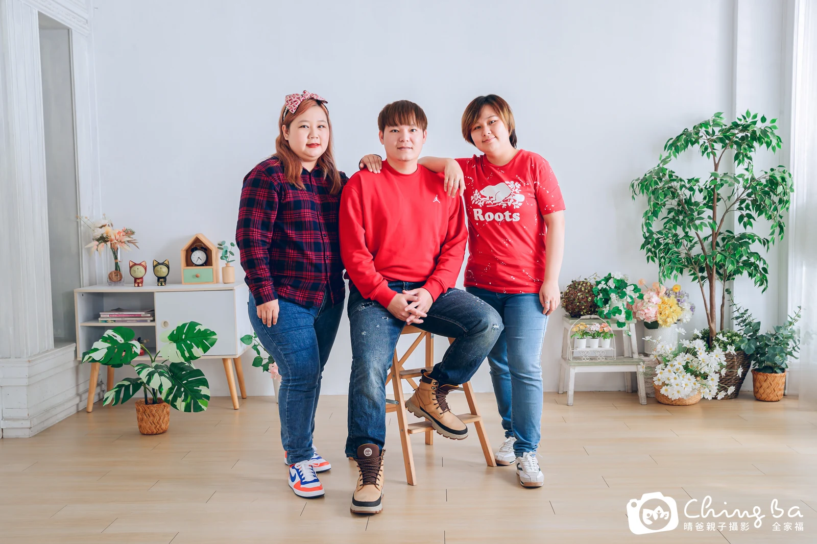 一家人在晴爸攝影棚拍全家福