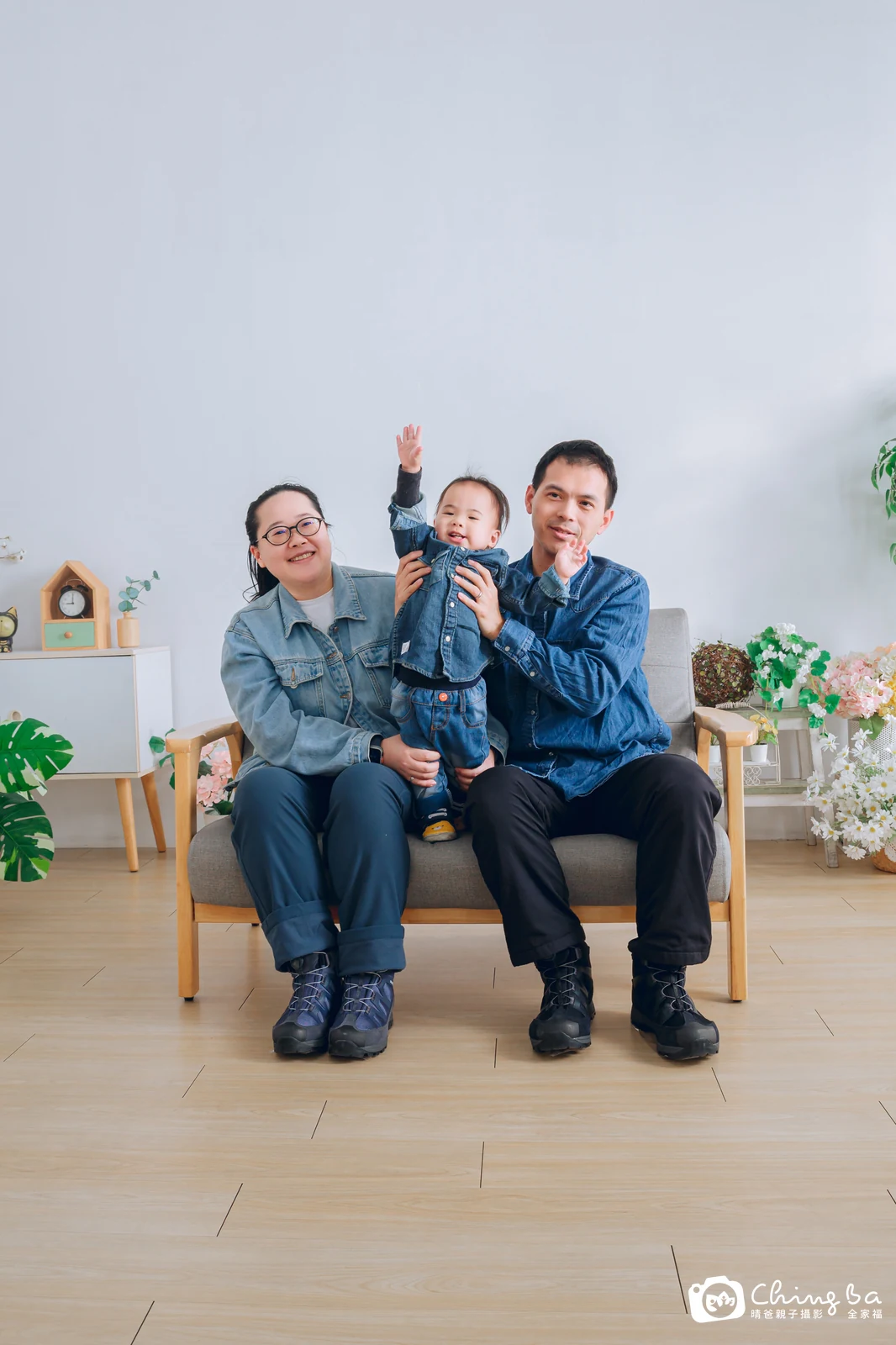 一家人在晴爸攝影棚拍全家福